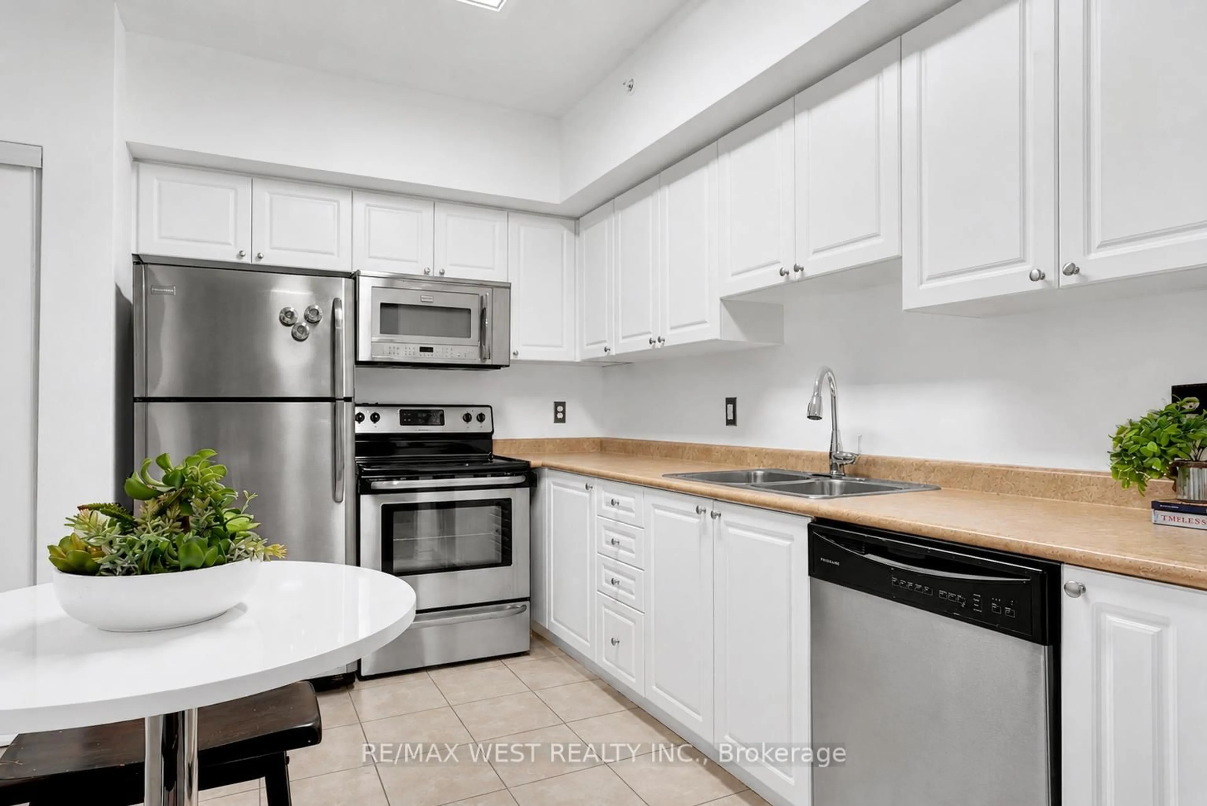Standard kitchen, unknown for 41 Ferndale Dr #110, Barrie Ontario L4N 5T6