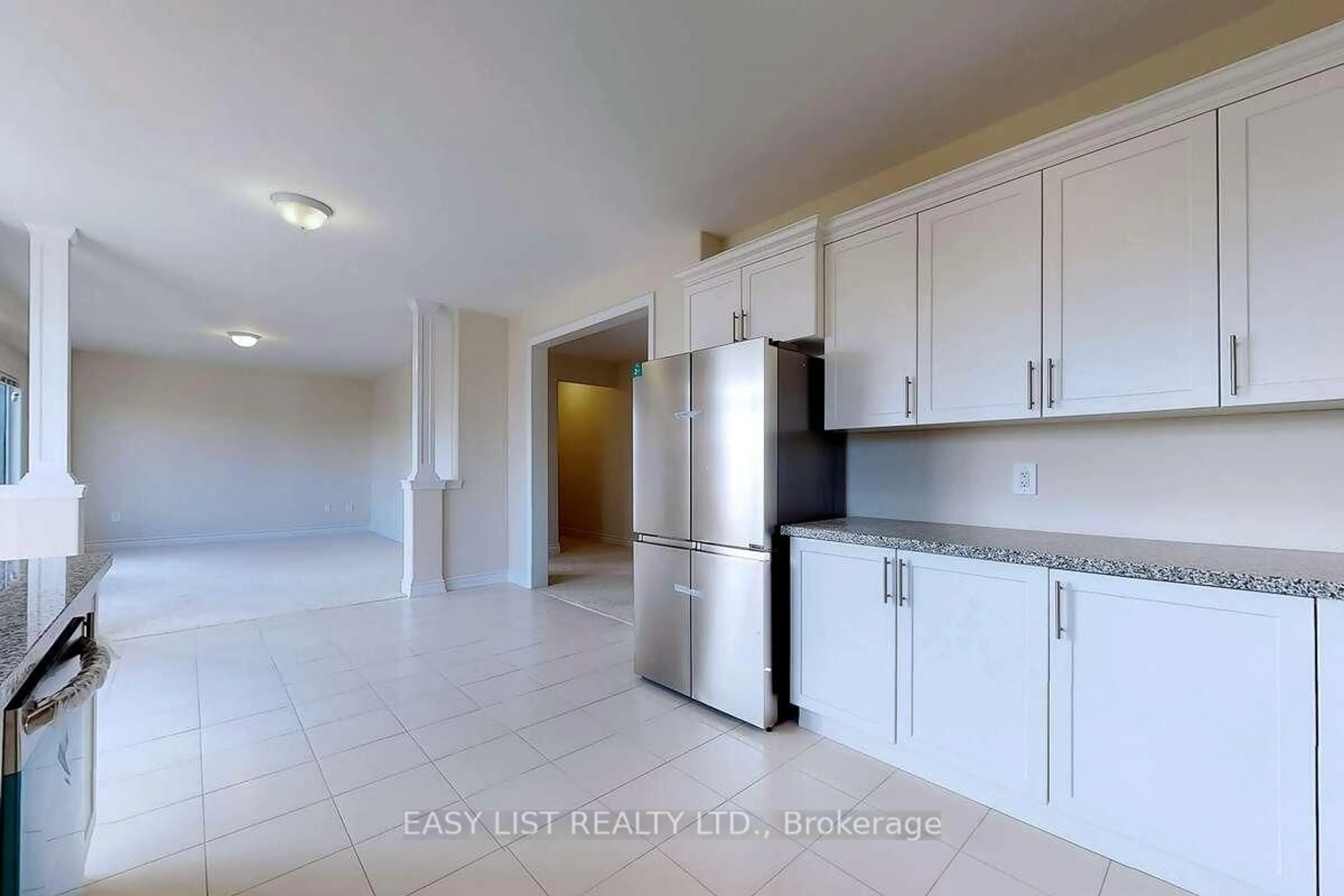 Standard kitchen, ceramic/tile floor for 3149 Monarch Dr, Orillia Ontario L3V 7X1