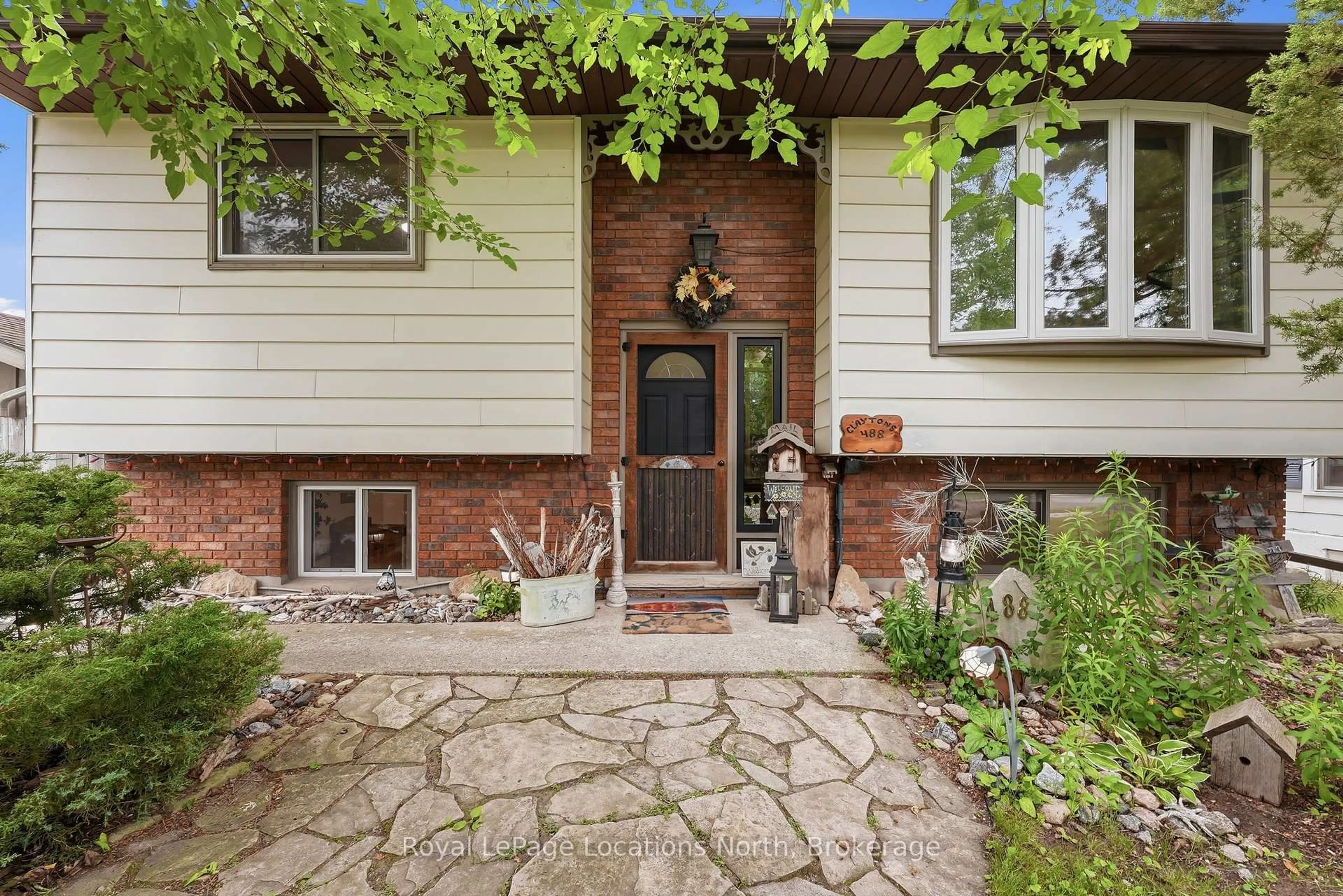 Home with brick exterior material, street for 488 Maple St, Collingwood Ontario L9Y 2S5