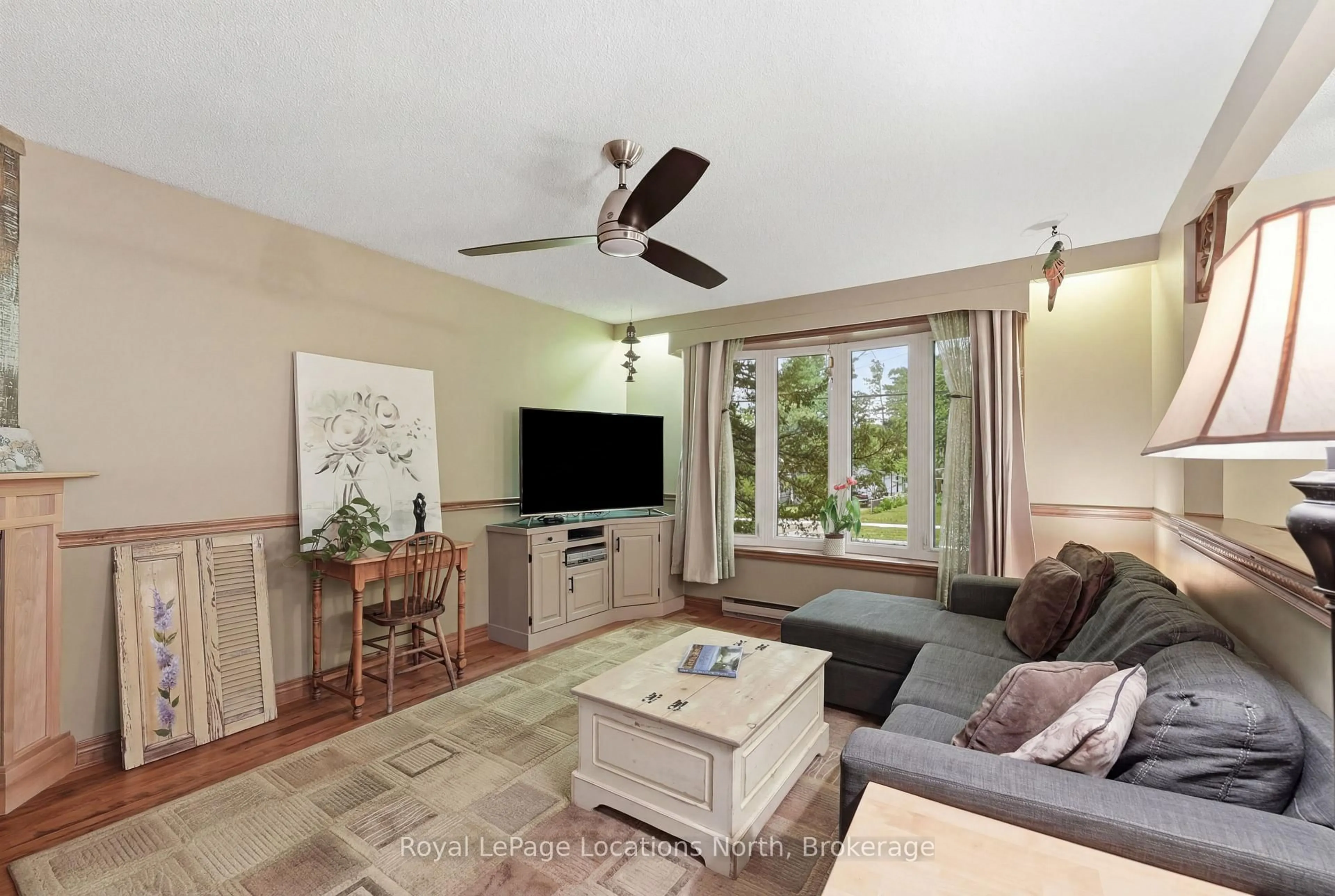 Living room with furniture, unknown for 488 Maple St, Collingwood Ontario L9Y 2S5