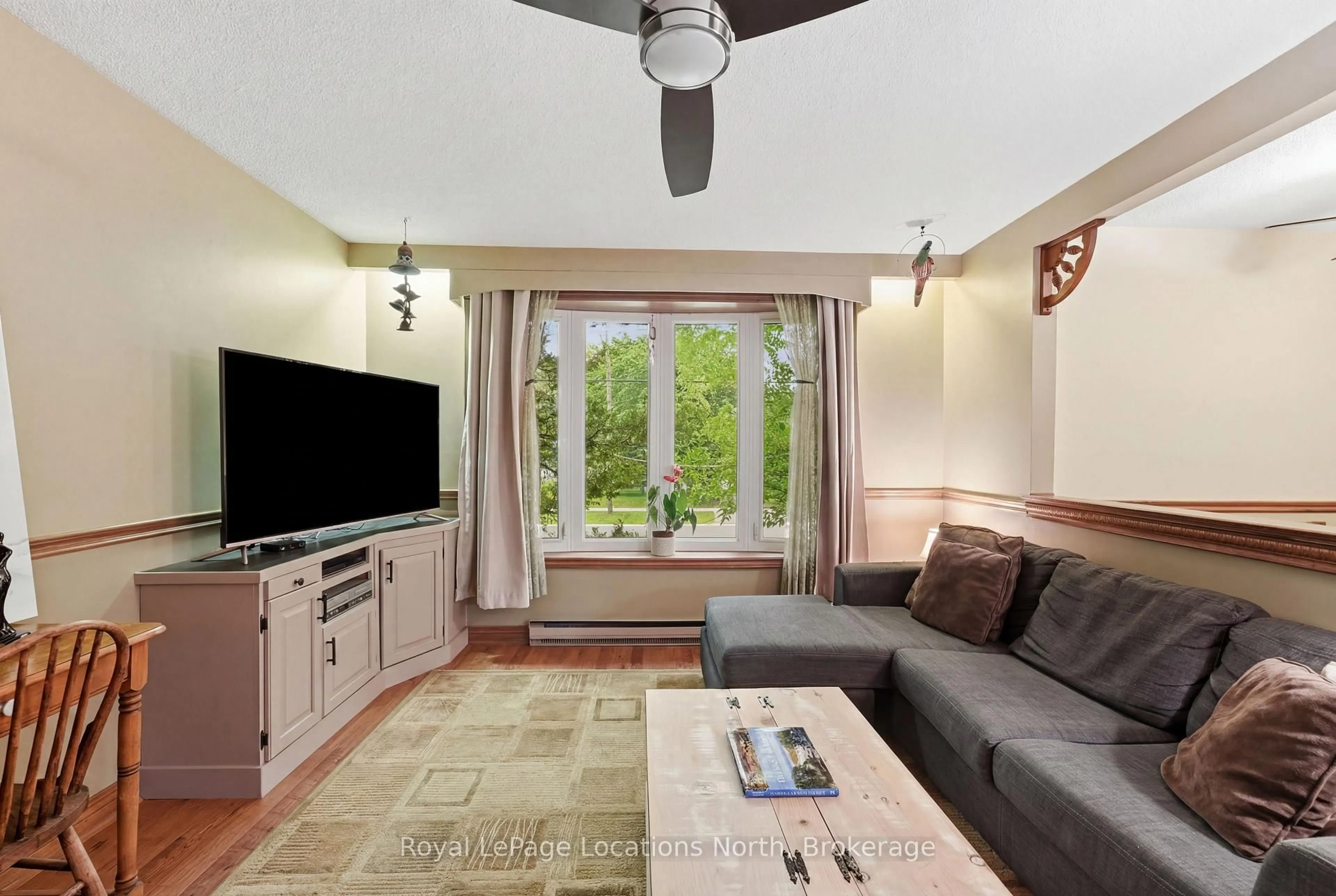 Living room with furniture, unknown for 488 Maple St, Collingwood Ontario L9Y 2S5