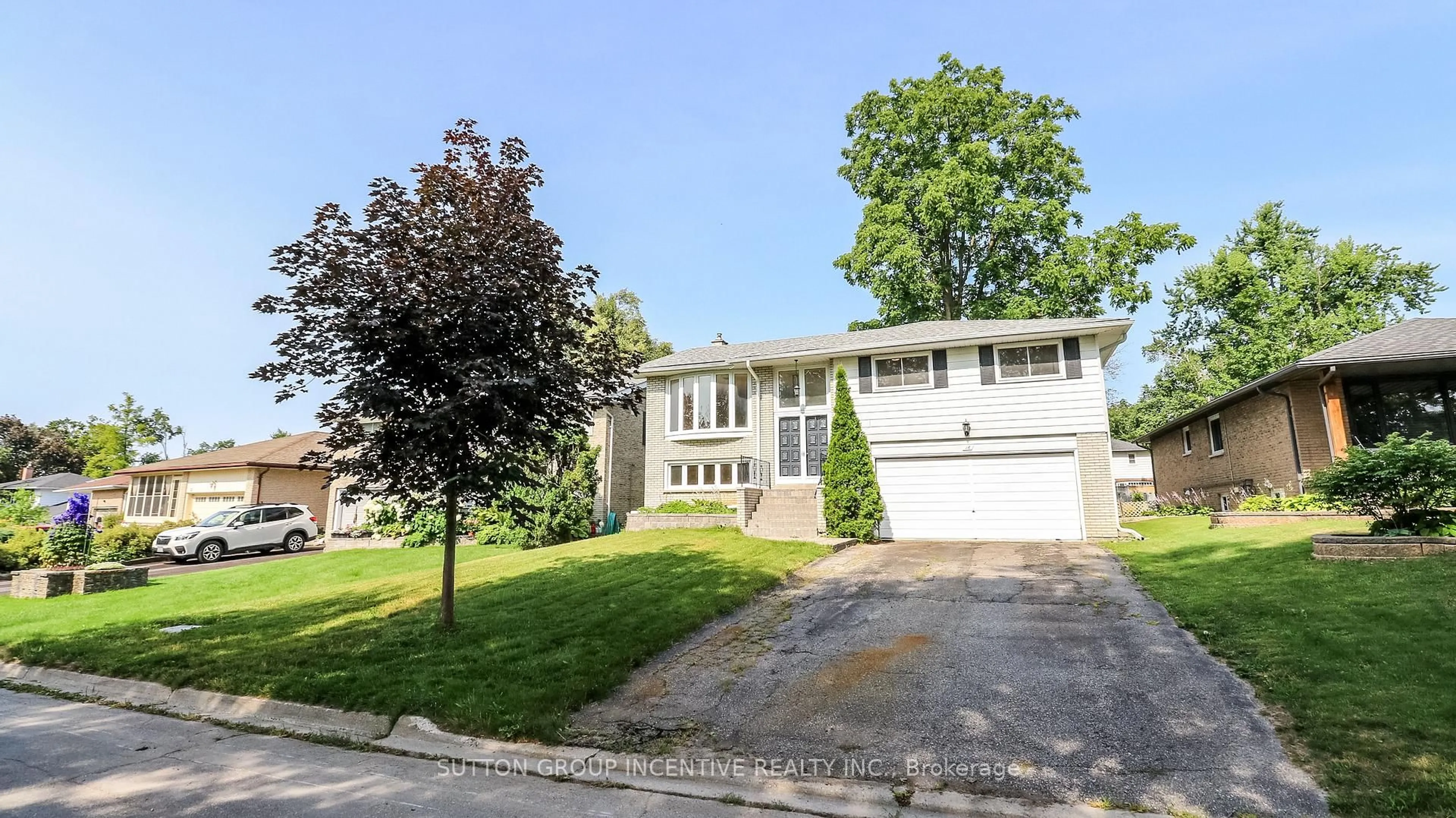Unknown for 16 Varden Cres, Barrie Ontario L4M 4N9