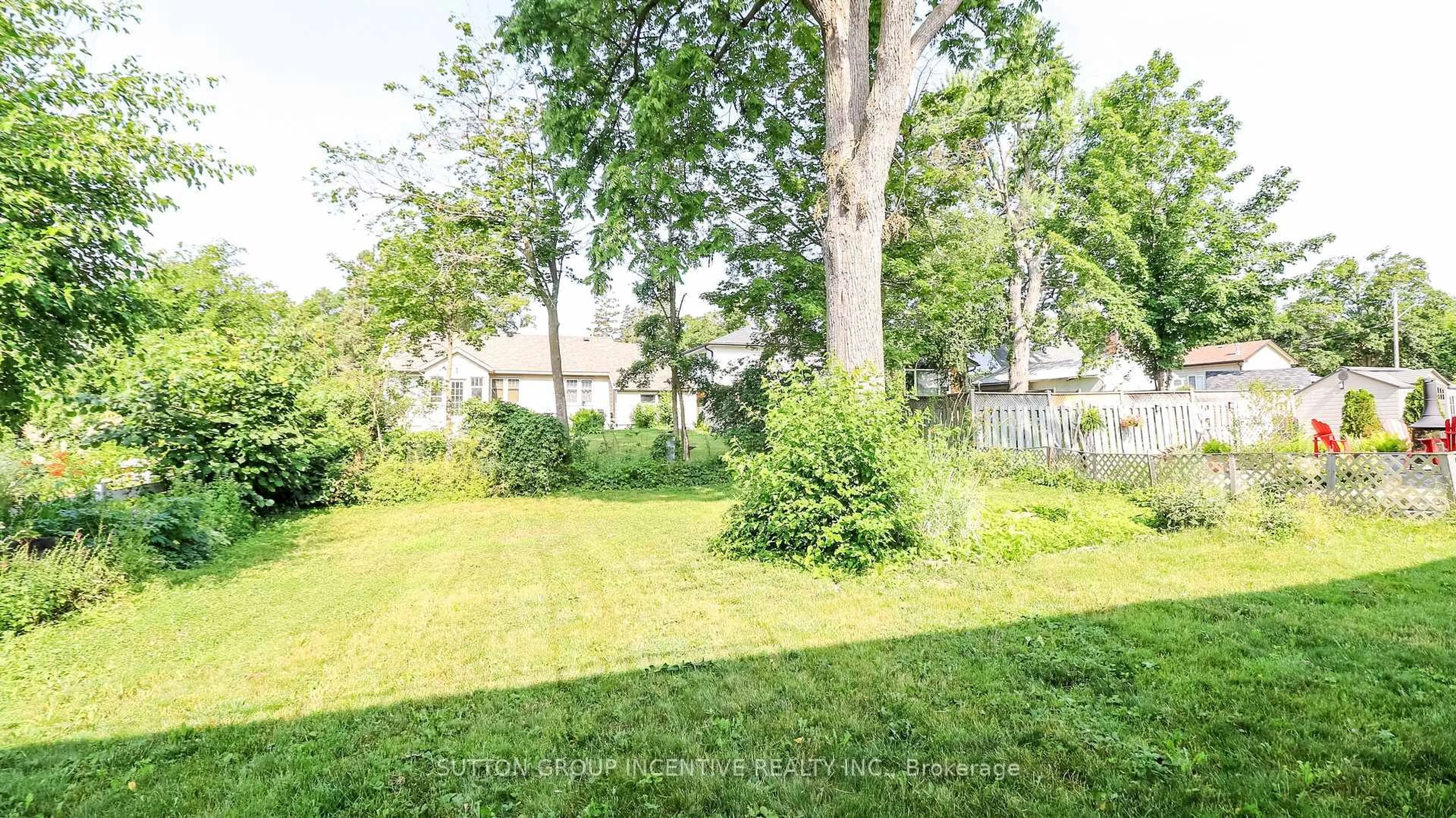Unknown for 16 Varden Cres, Barrie Ontario L4M 4N9