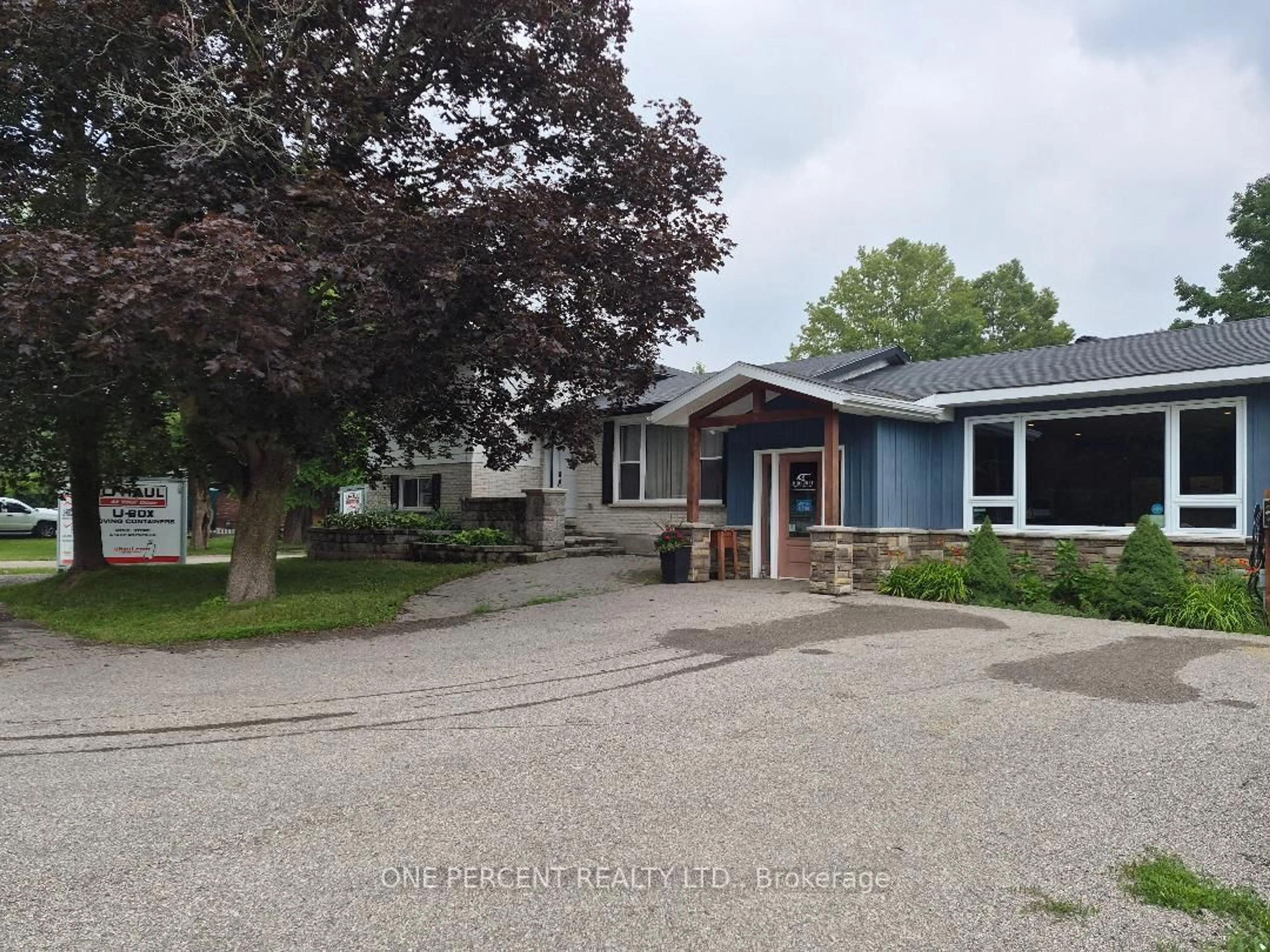 A pic from outside/outdoor area/front of a property/back of a property/a pic from drone, street for 23 Finlay Mill Rd, Springwater Ontario L9X 0N9