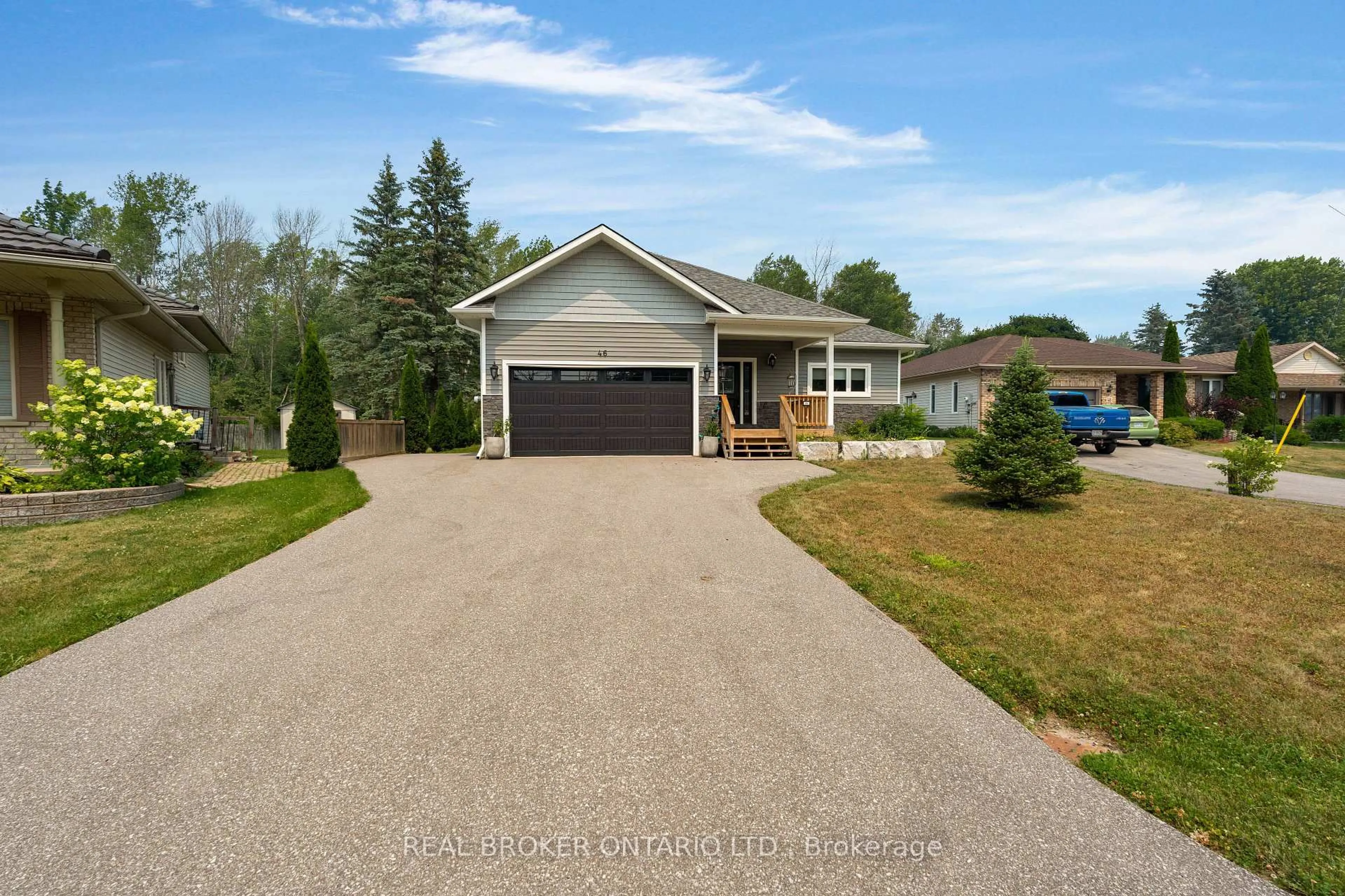 A pic from outside/outdoor area/front of a property/back of a property/a pic from drone, street for 46 Brick Pond Rd, Severn Ontario L0K 1E0