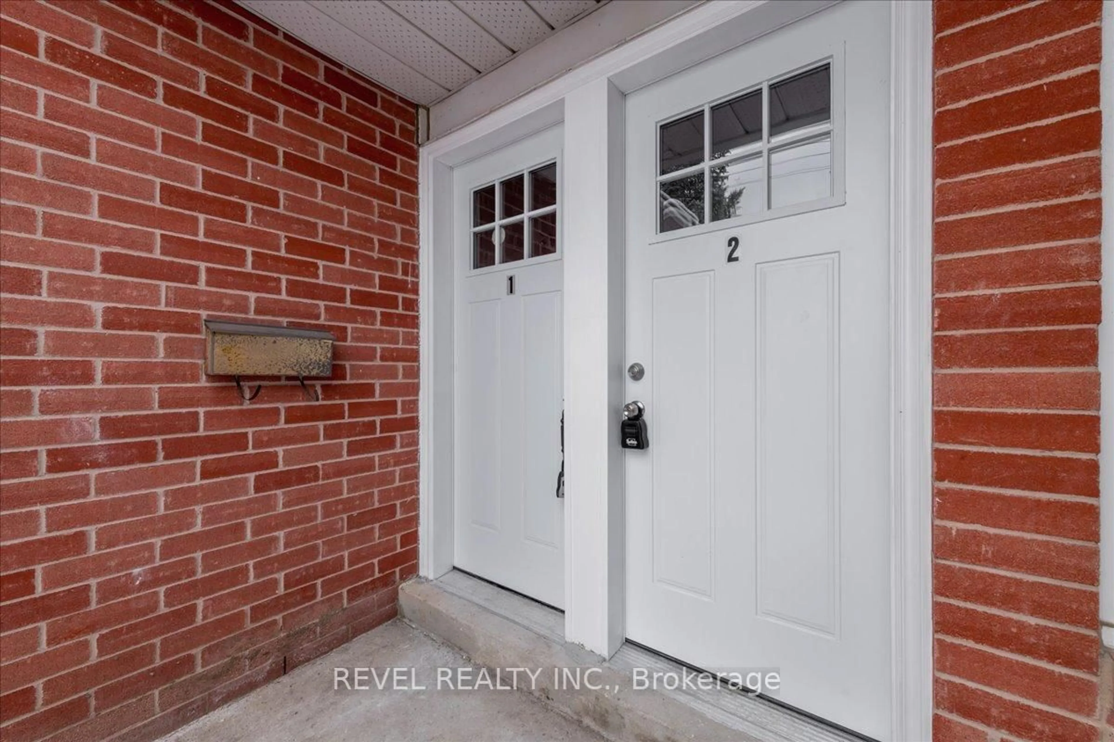 Indoor entryway for 400 BIG BAY POINT Rd, Barrie Ontario L4N 7P3