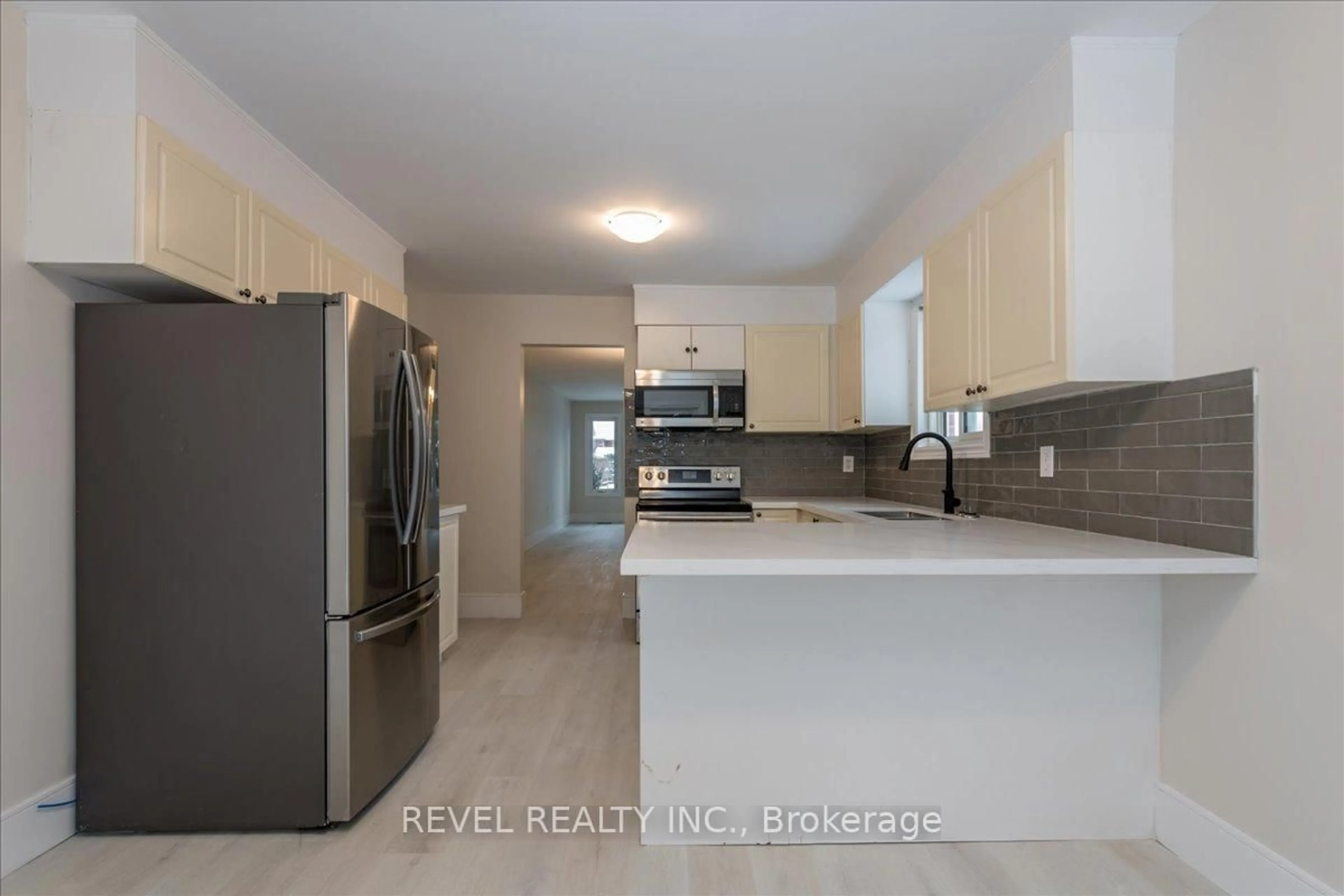 Open concept kitchen, ceramic/tile floor for 400 BIG BAY POINT Rd, Barrie Ontario L4N 7P3