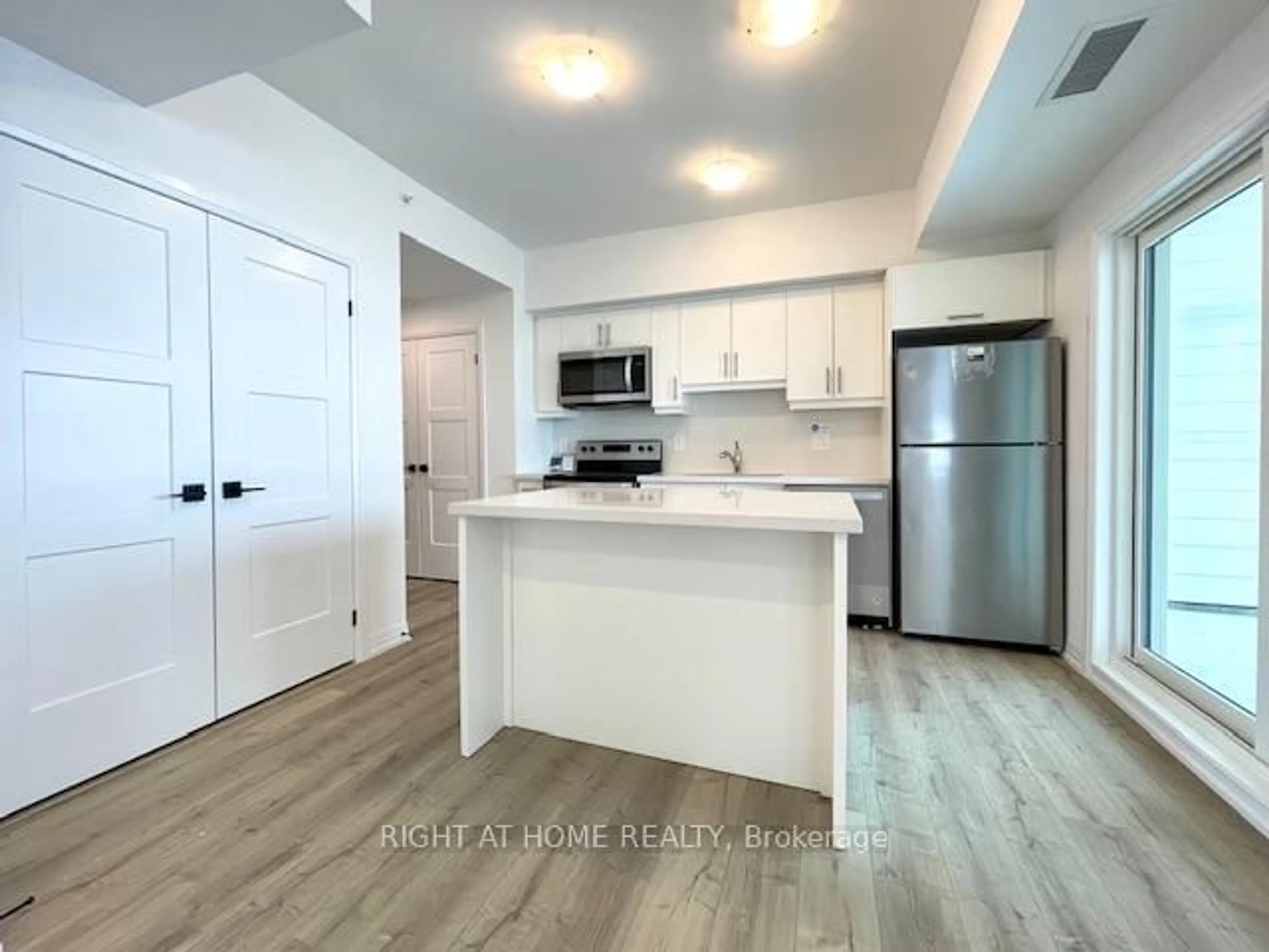 Unknown for 15 Kneeshaw Dr #102, Barrie Ontario L9J 0X9