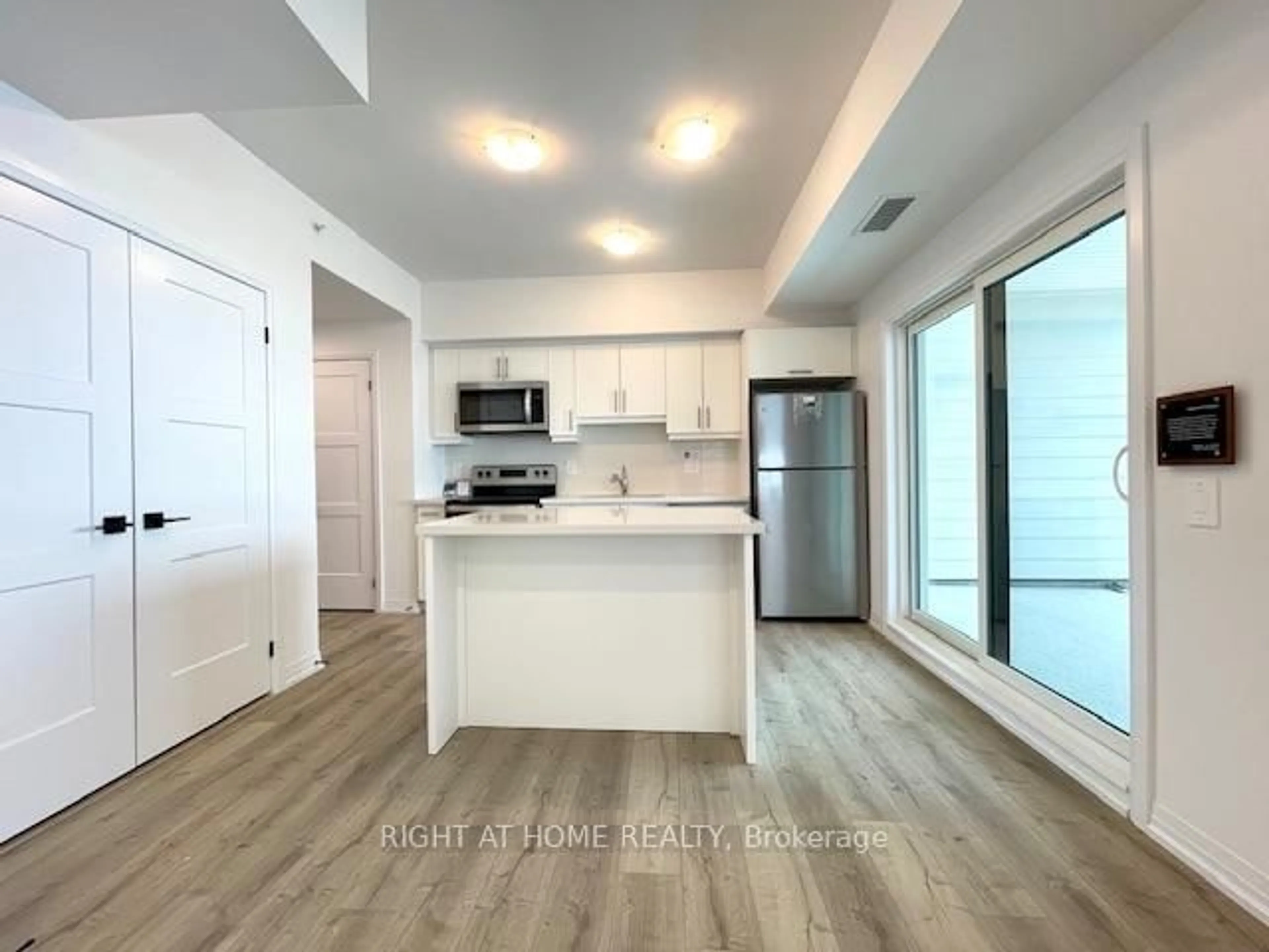 Open concept kitchen, unknown for 15 Kneeshaw Dr #102, Barrie Ontario L9J 0X9