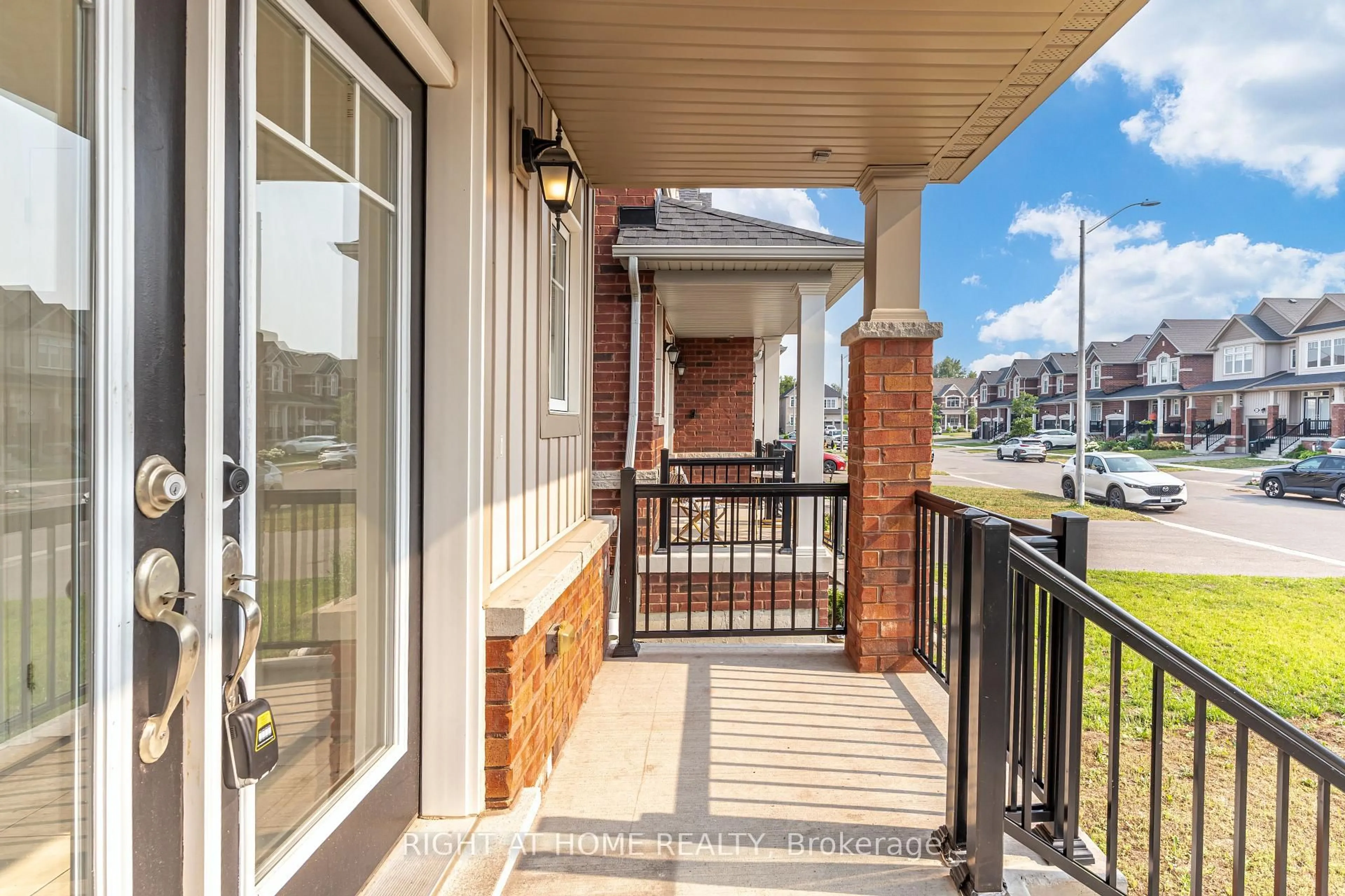 Patio, street for 9 BAILEY St, Collingwood Ontario L9Y 3Y7