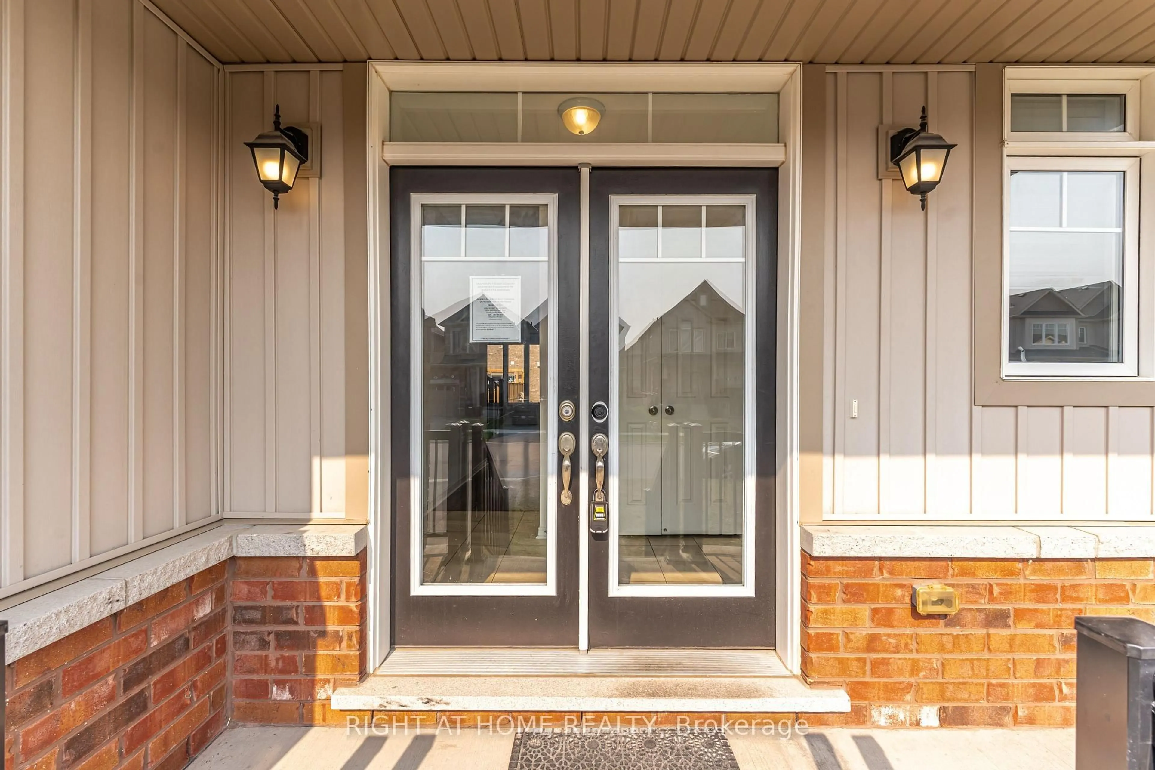 Indoor entryway for 9 BAILEY St, Collingwood Ontario L9Y 3Y7