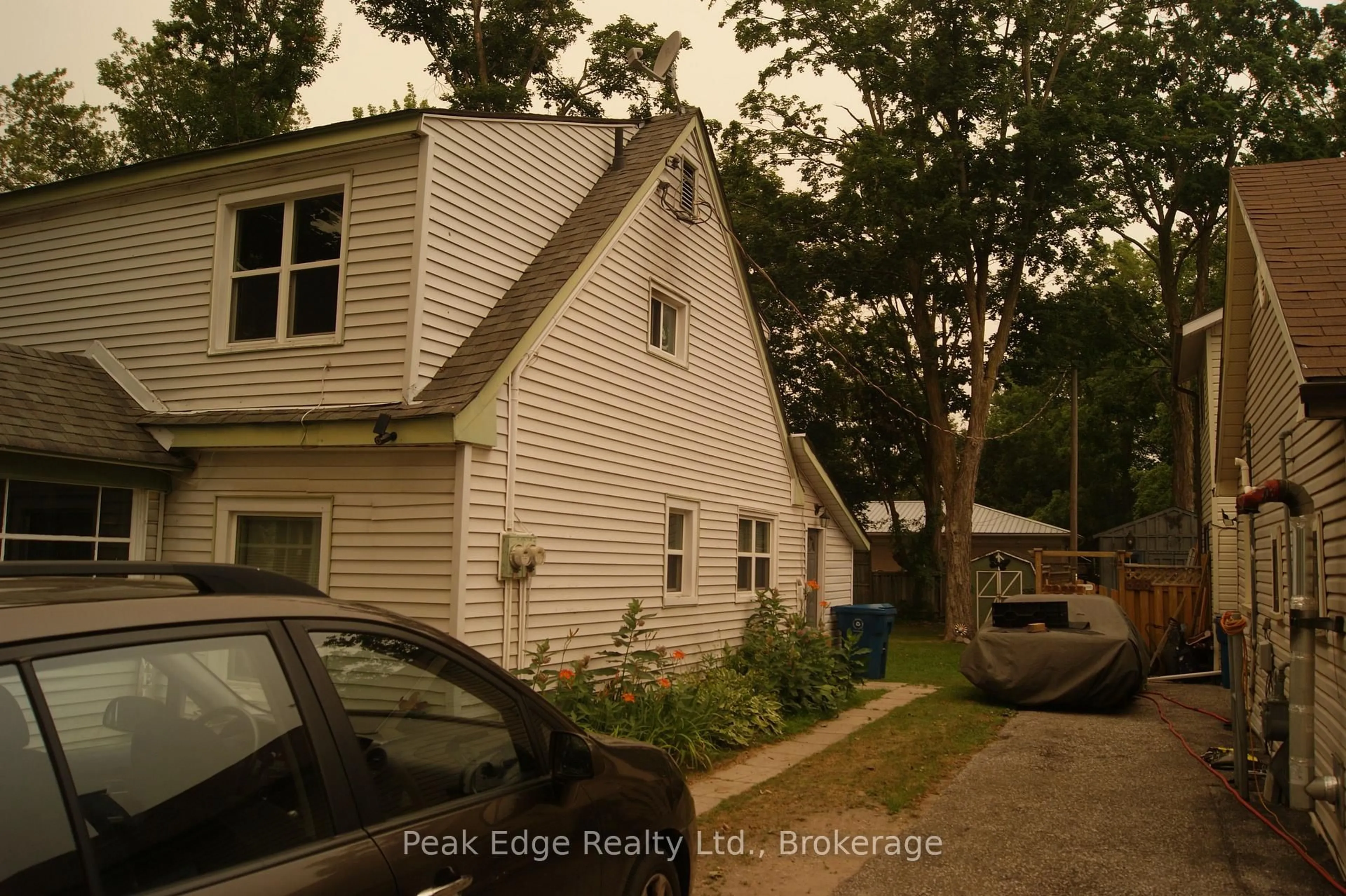 Home with vinyl exterior material, street for 338 Colborne St, Orillia Ontario L3V 3A3