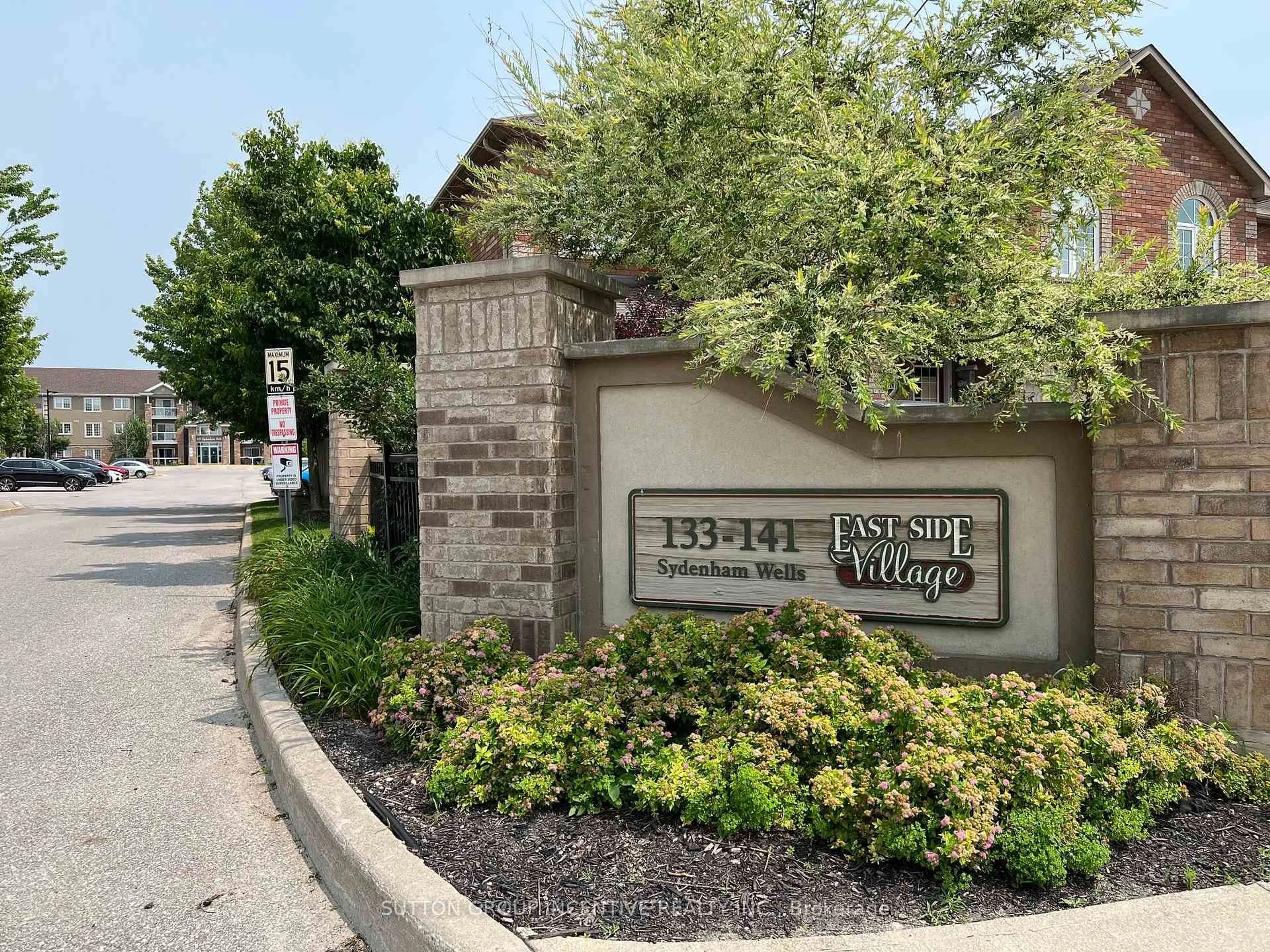 Indoor entryway for 137 Sydenham Wells #5, Barrie Ontario L4M 0G7