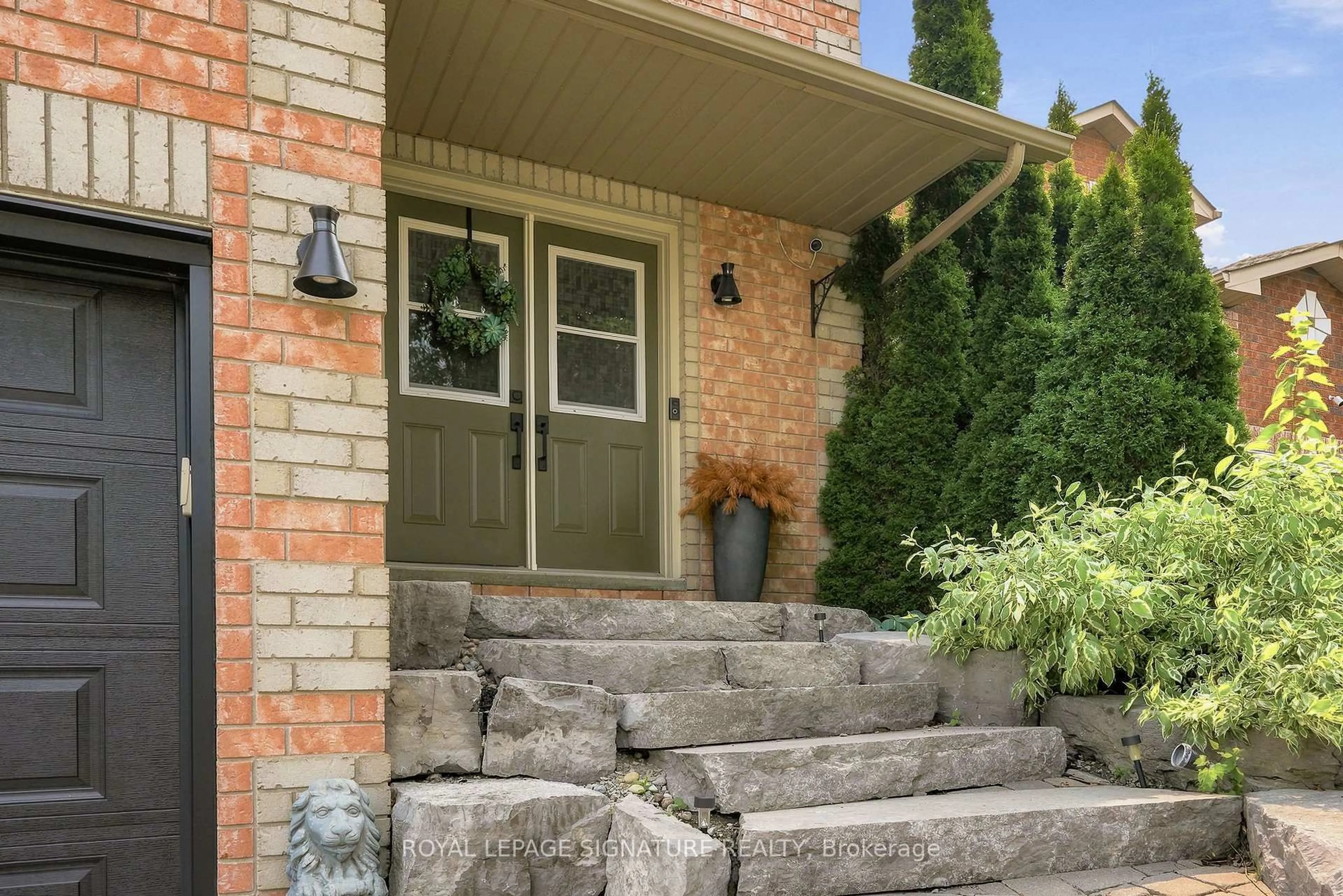 Home with brick exterior material, street for 29 Bartor Blvd, Barrie Ontario L4N 5Y7