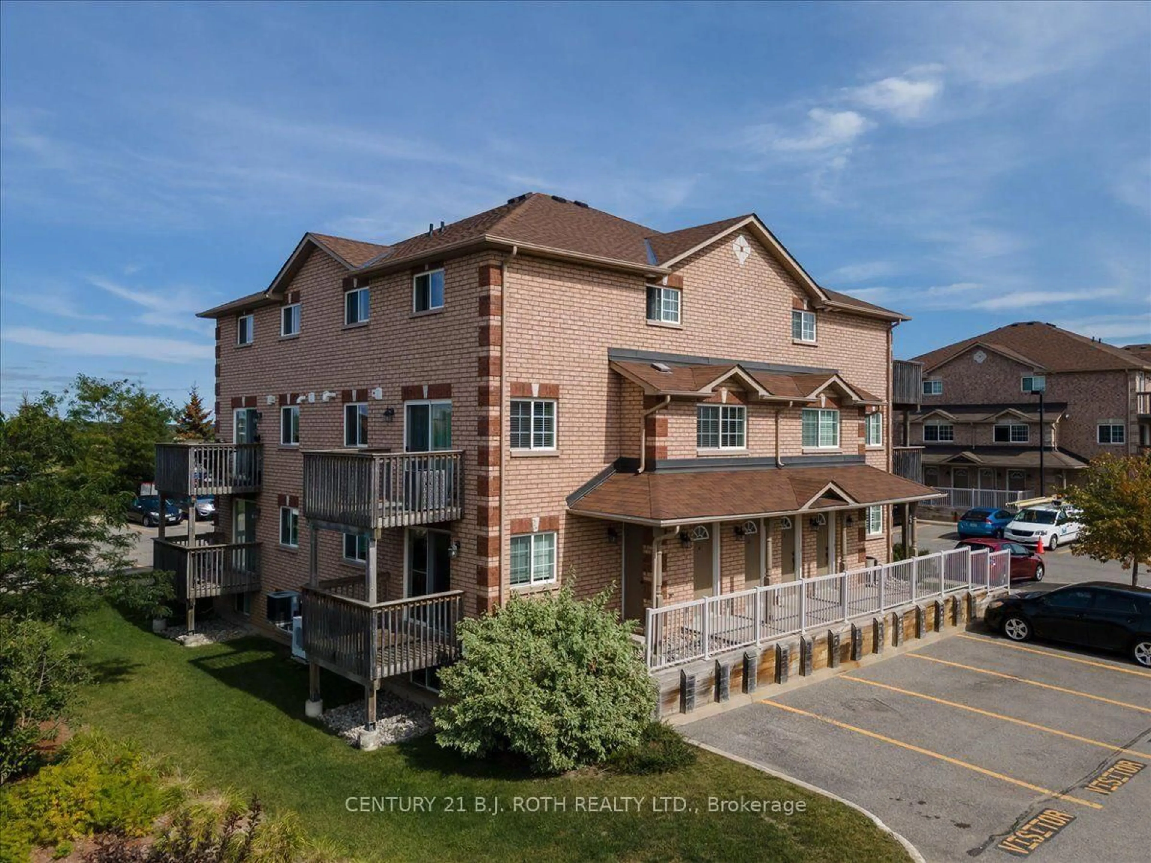 A pic from outside/outdoor area/front of a property/back of a property/a pic from drone, building for 93 Goodwin Dr #5, Barrie Ontario L4N 6K6