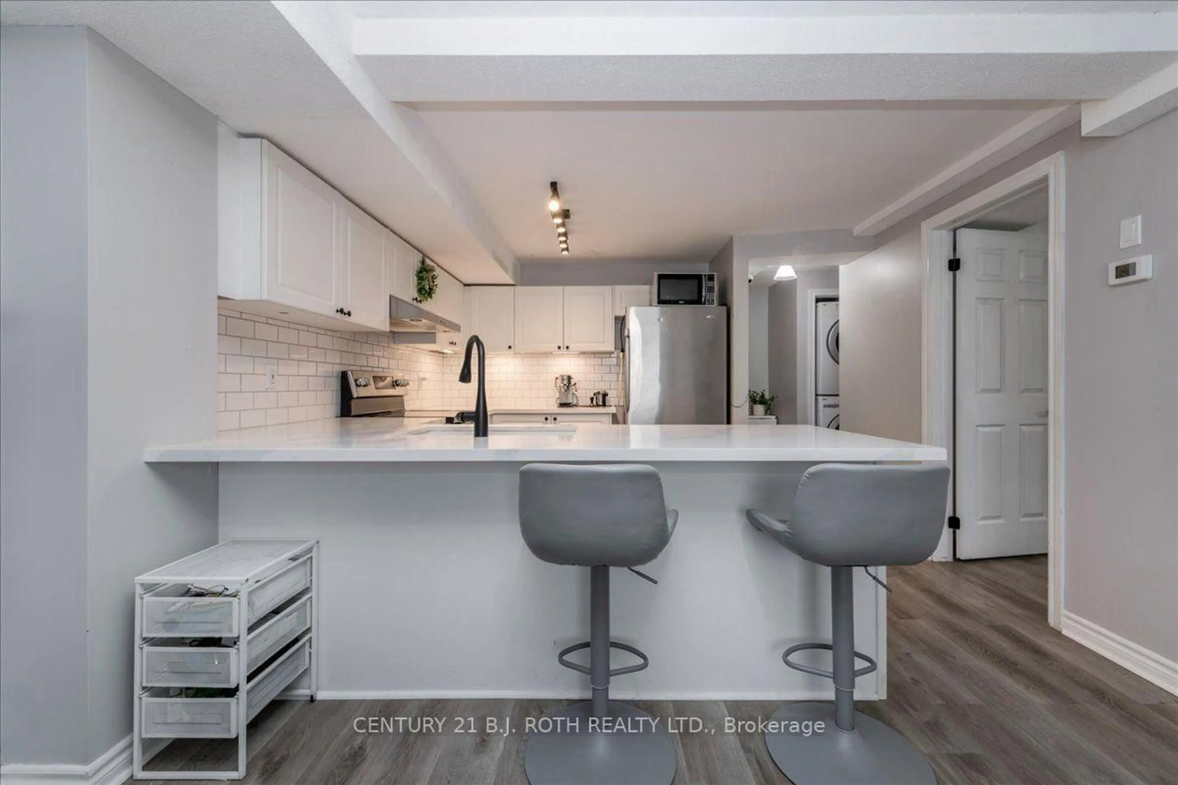 Open concept kitchen, unknown for 93 Goodwin Dr #5, Barrie Ontario L4N 6K6
