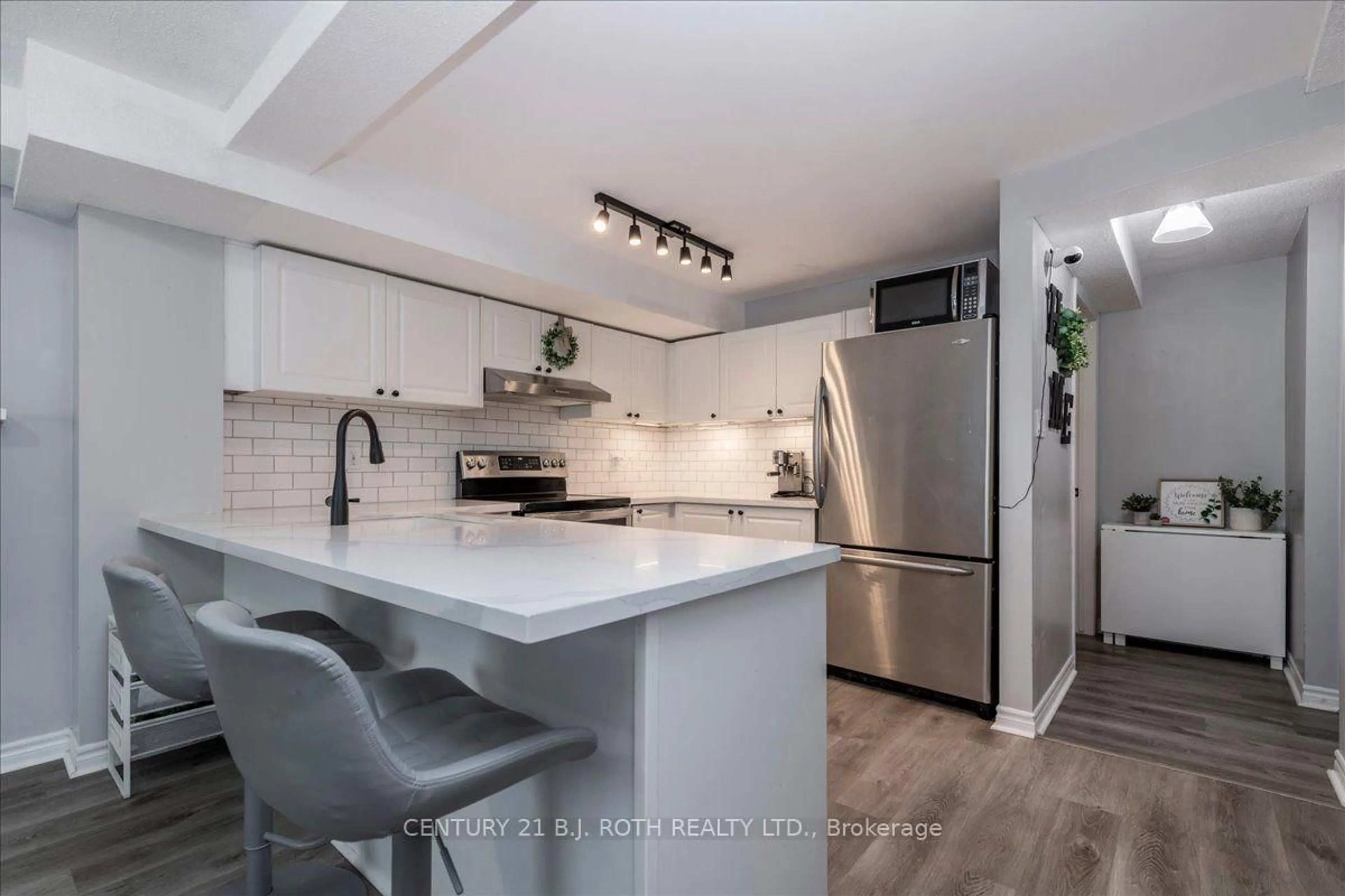 Open concept kitchen, unknown for 93 Goodwin Dr #5, Barrie Ontario L4N 6K6