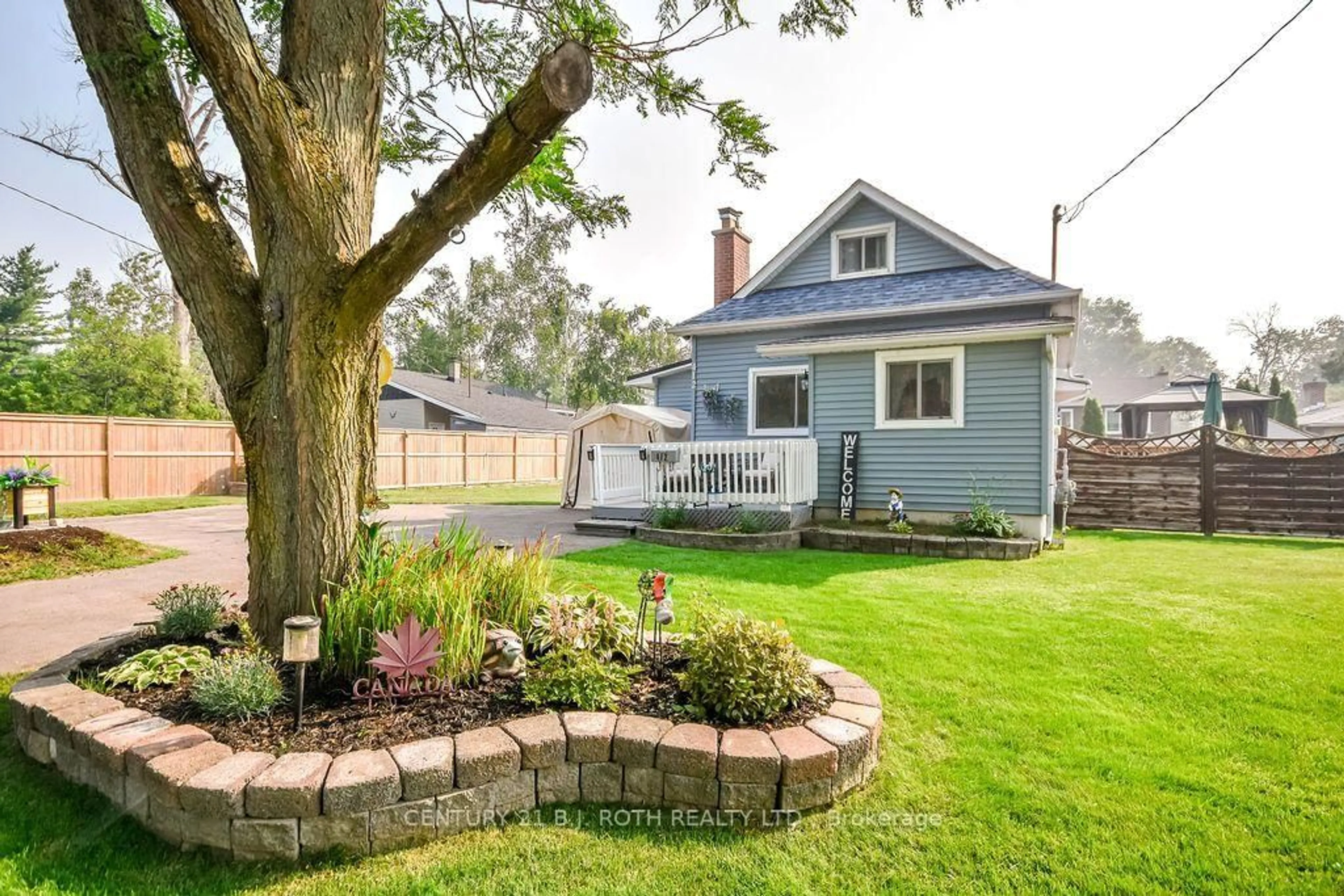 Patio, street for 412 COUCHICHING POINT Rd, Orillia Ontario L3V 6P6