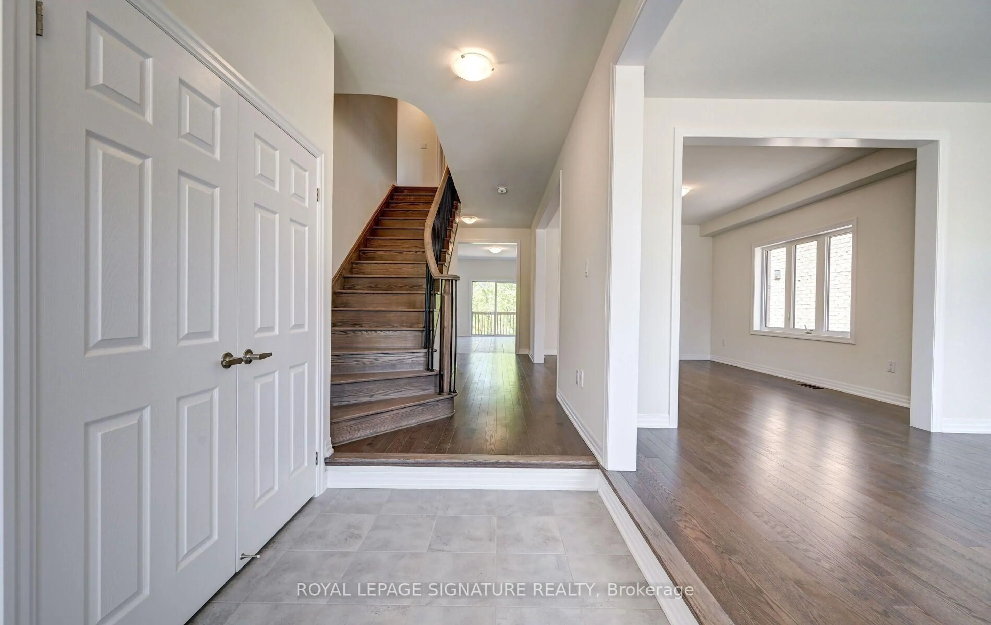 Indoor entryway for 205 Warden St, Clearview Ontario L0M 1S0