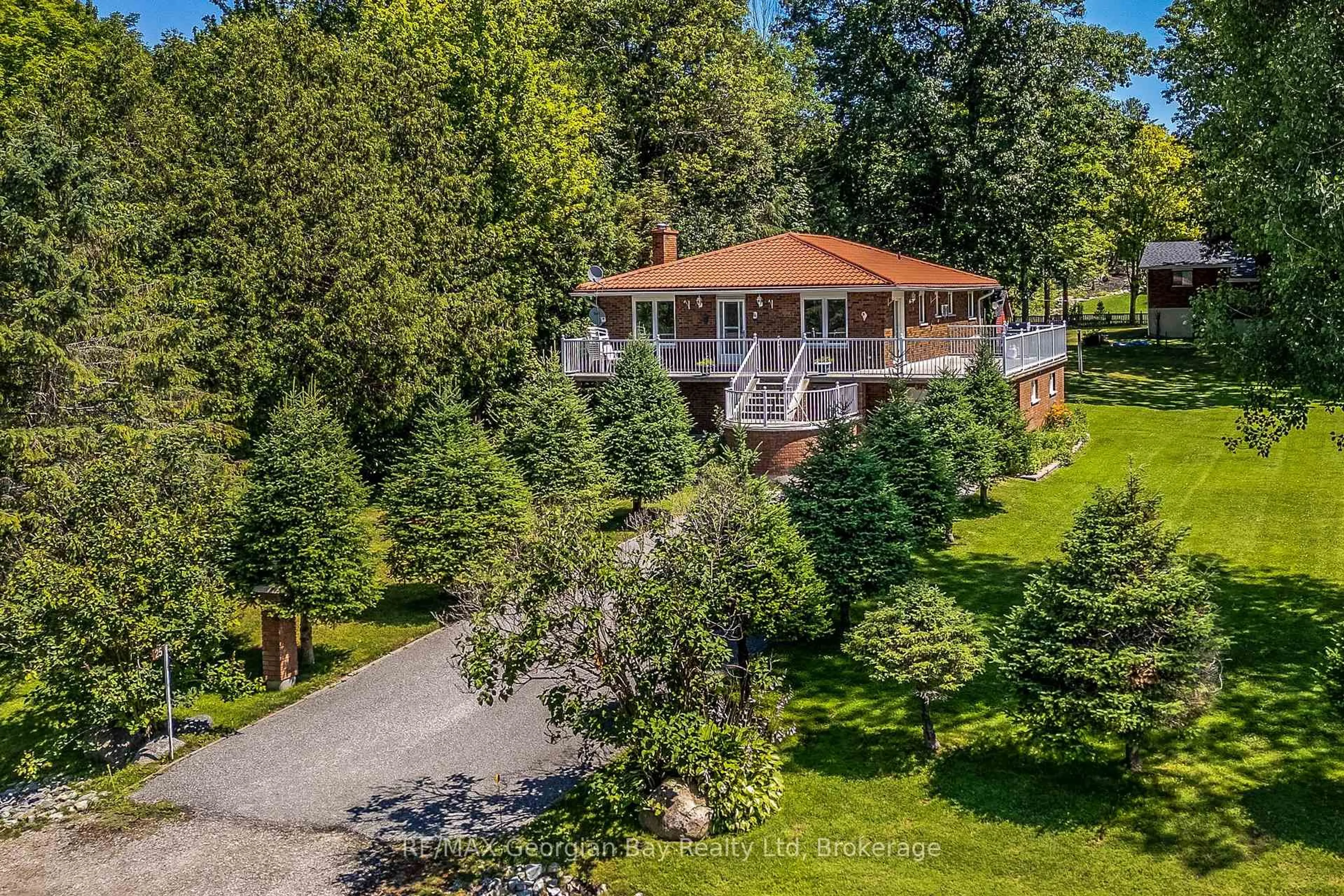 A pic from outside/outdoor area/front of a property/back of a property/a pic from drone, water/lake/river/ocean view for 25 Albert Ave, Tiny Ontario L0L 2J0