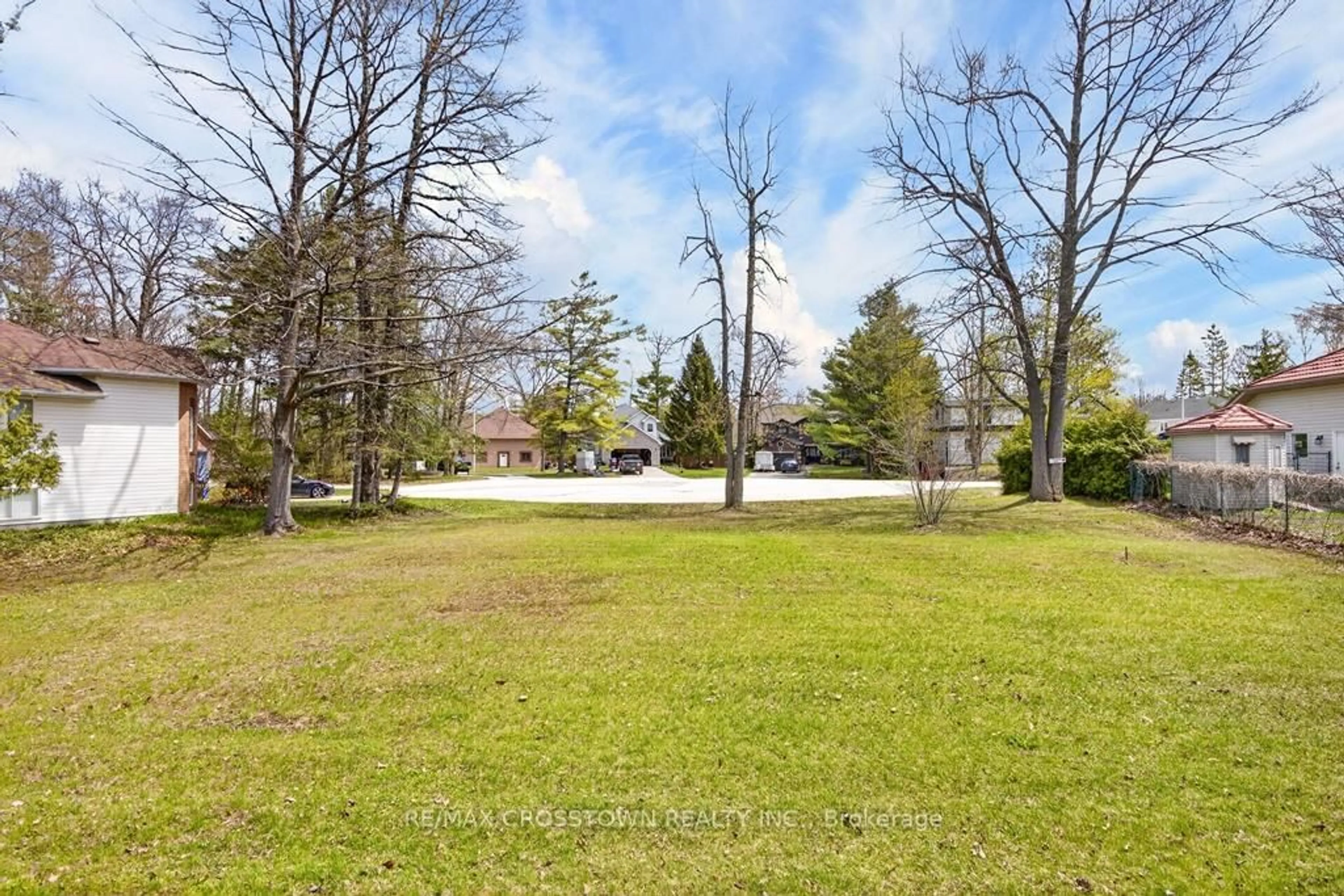 A pic from outside/outdoor area/front of a property/back of a property/a pic from drone, unknown for 15 Smallman Dr, Wasaga Beach Ontario L9Z 1L1
