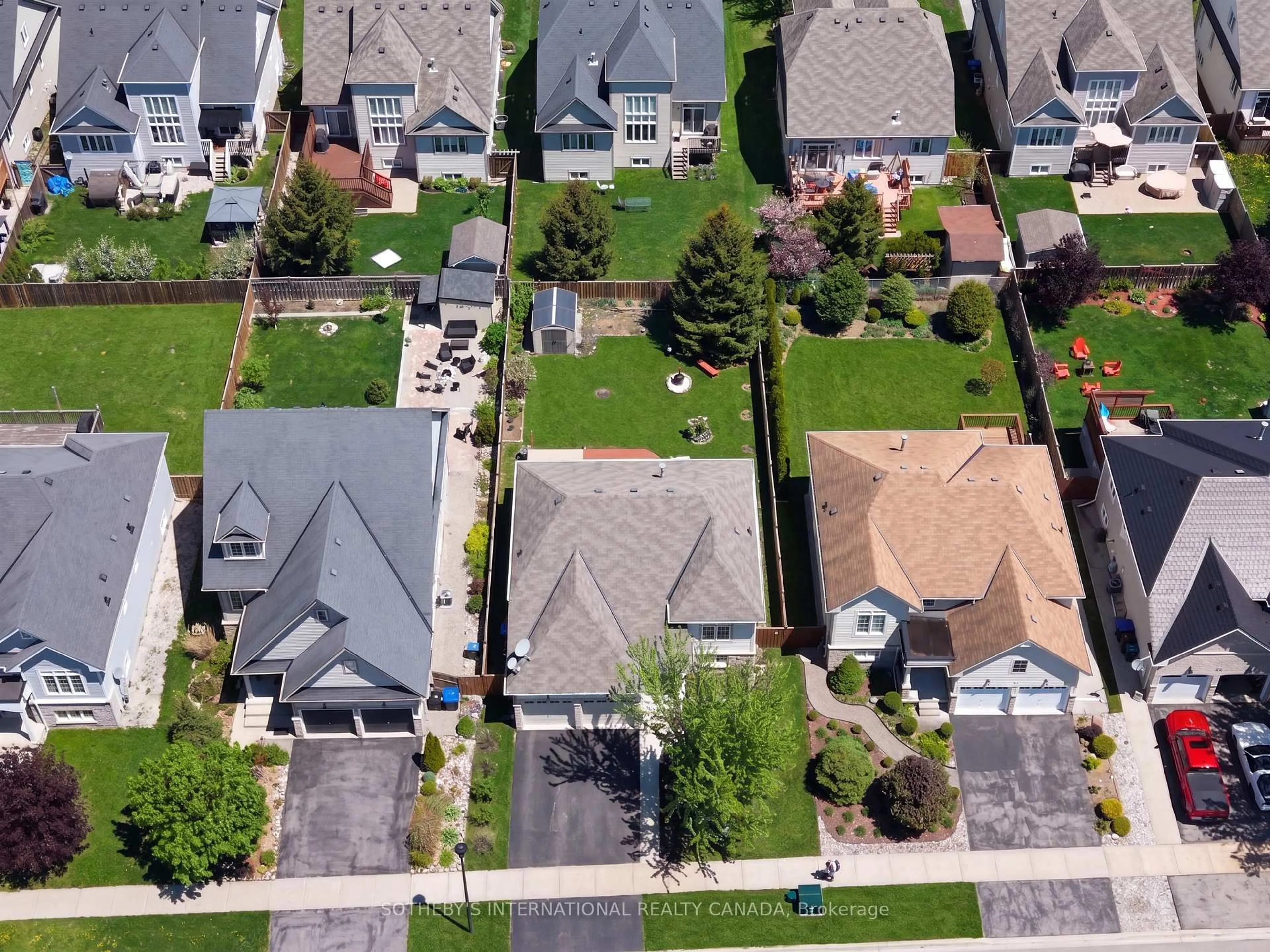 A pic from outside/outdoor area/front of a property/back of a property/a pic from drone, street for 19 Grand Poplar Lane, Wasaga Beach Ontario L9Z 0C7