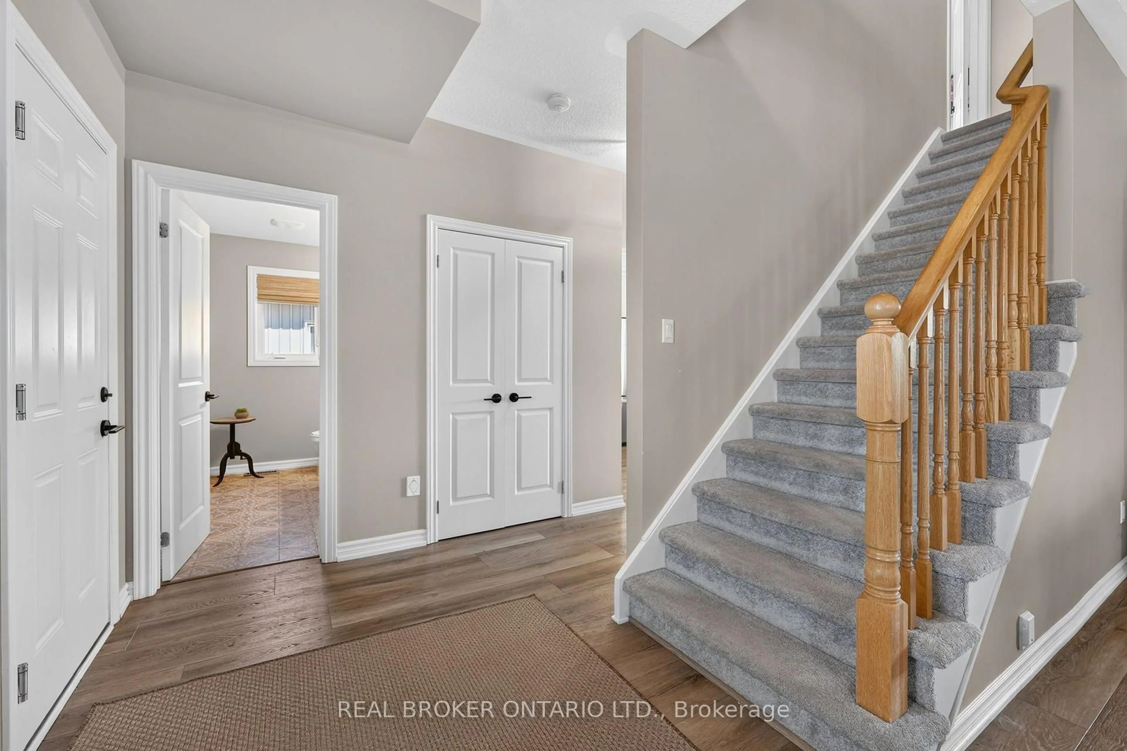 Indoor entryway for 36 Beverly St, Springwater Ontario L0L 1P0
