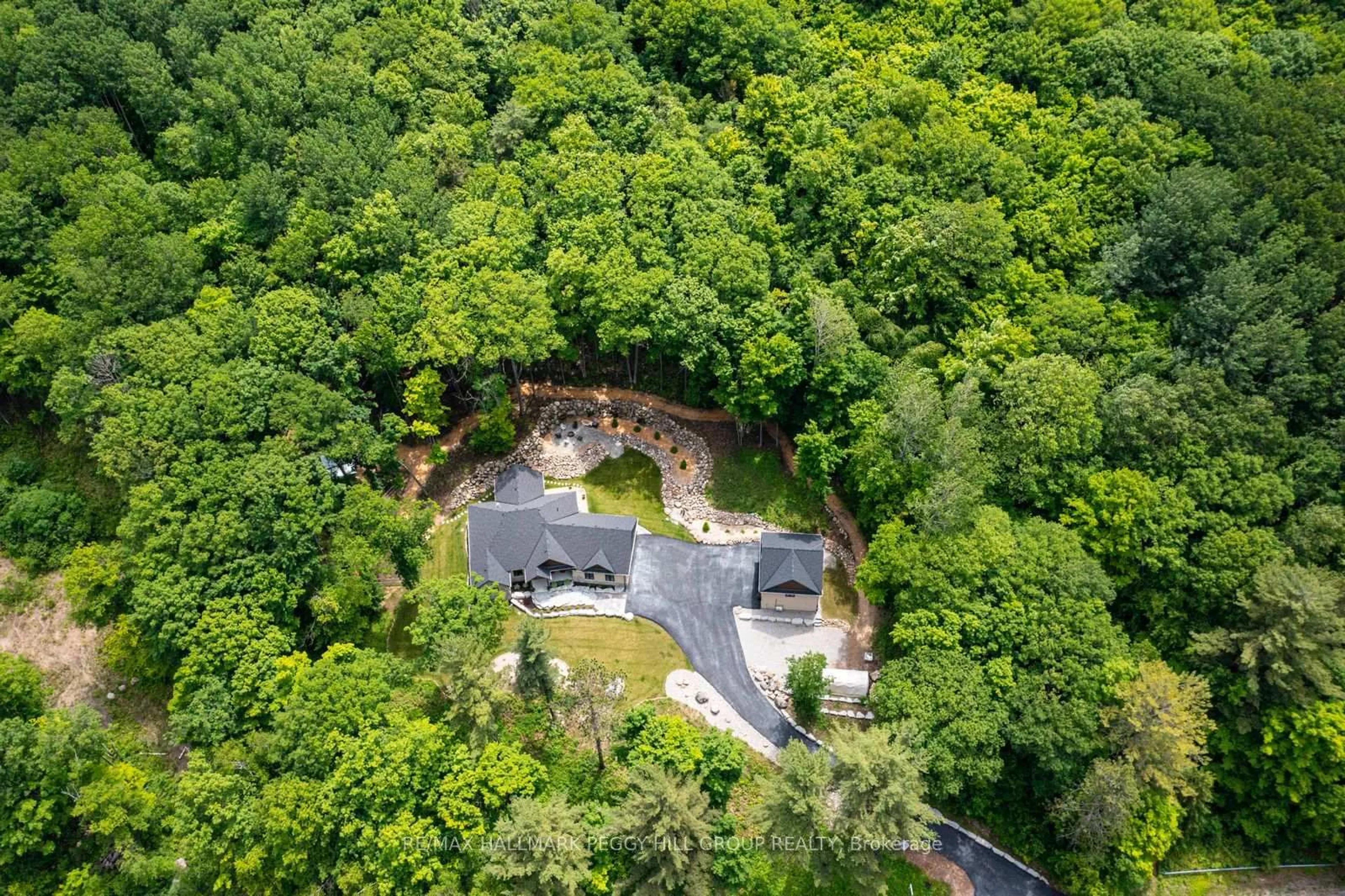 A pic from outside/outdoor area/front of a property/back of a property/a pic from drone, forest/trees view for 1087 Vindin St, Midland Ontario L4R 4L9
