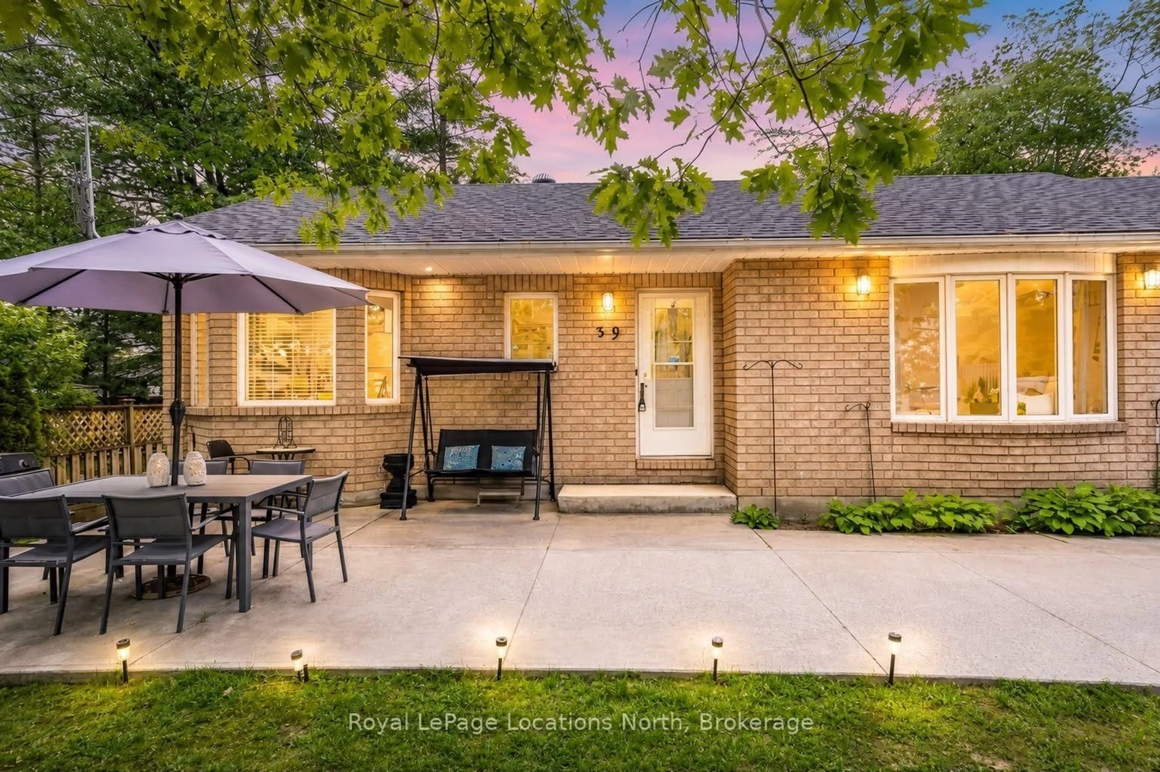 Home with brick exterior material, street for 39 MCCAGUE St, Wasaga Beach Ontario L9Z 2E5