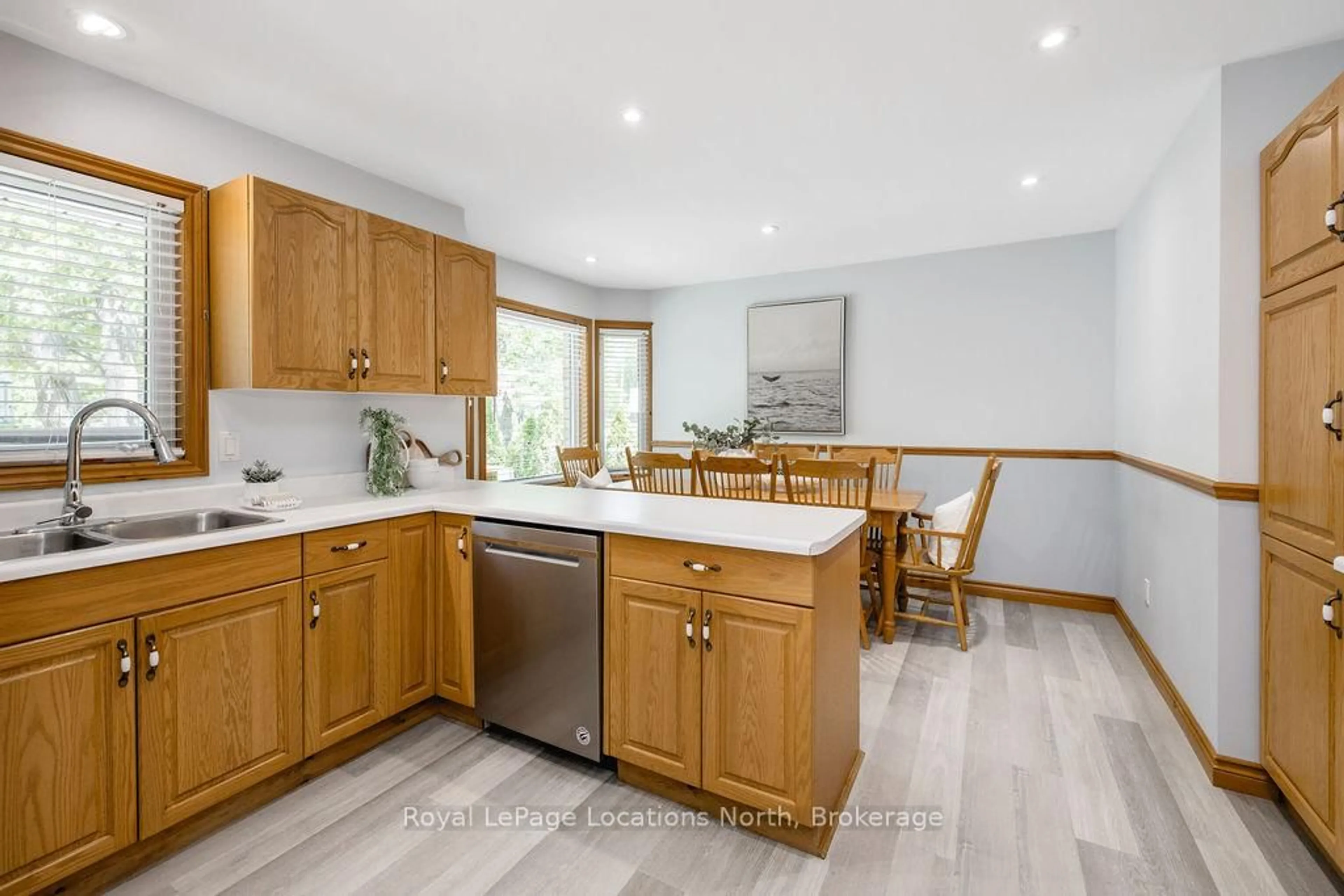 Open concept kitchen, unknown for 39 MCCAGUE St, Wasaga Beach Ontario L9Z 2E5