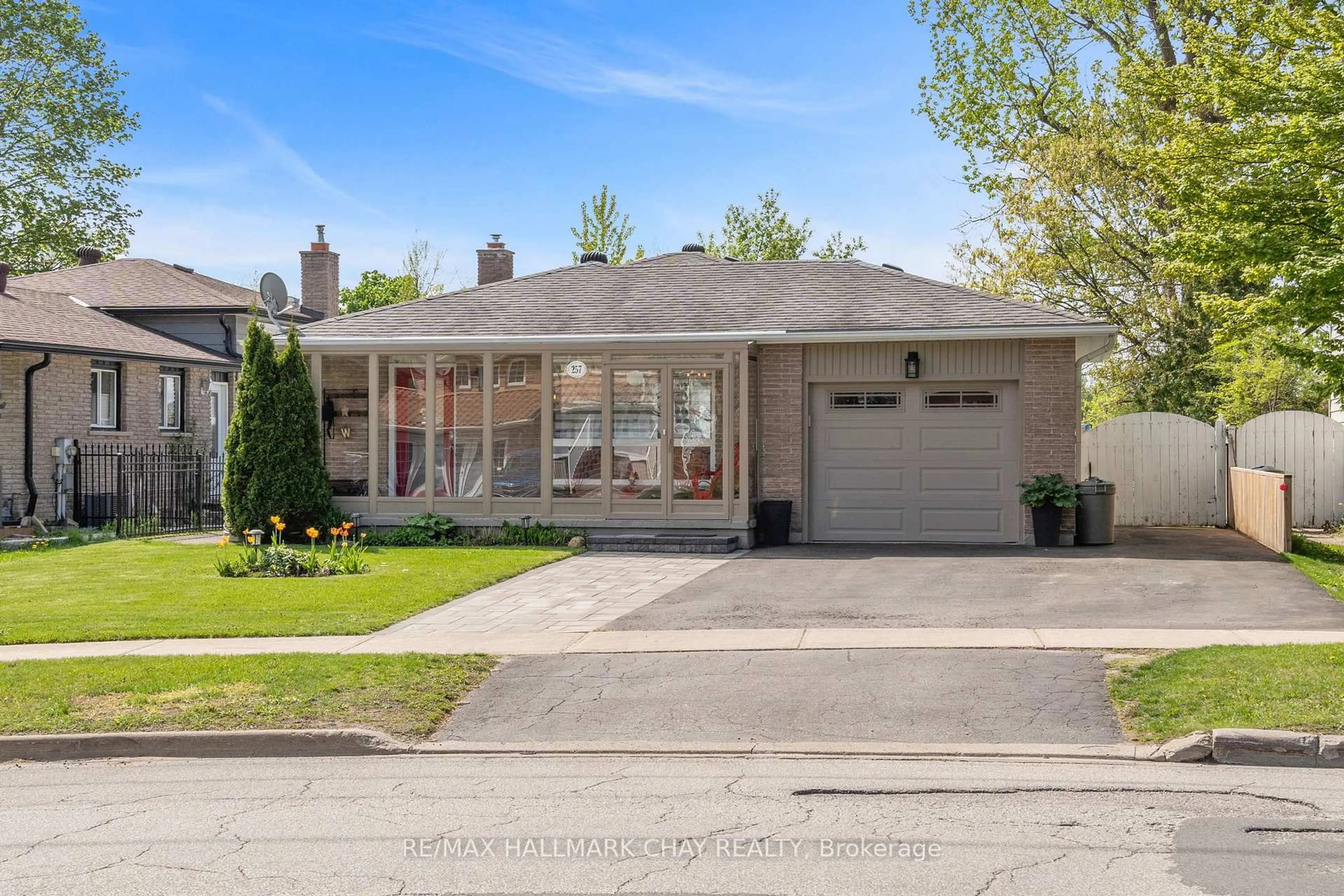 Home with brick exterior material, street for 257 Edgehill Dr, Barrie Ontario L4N 7W9