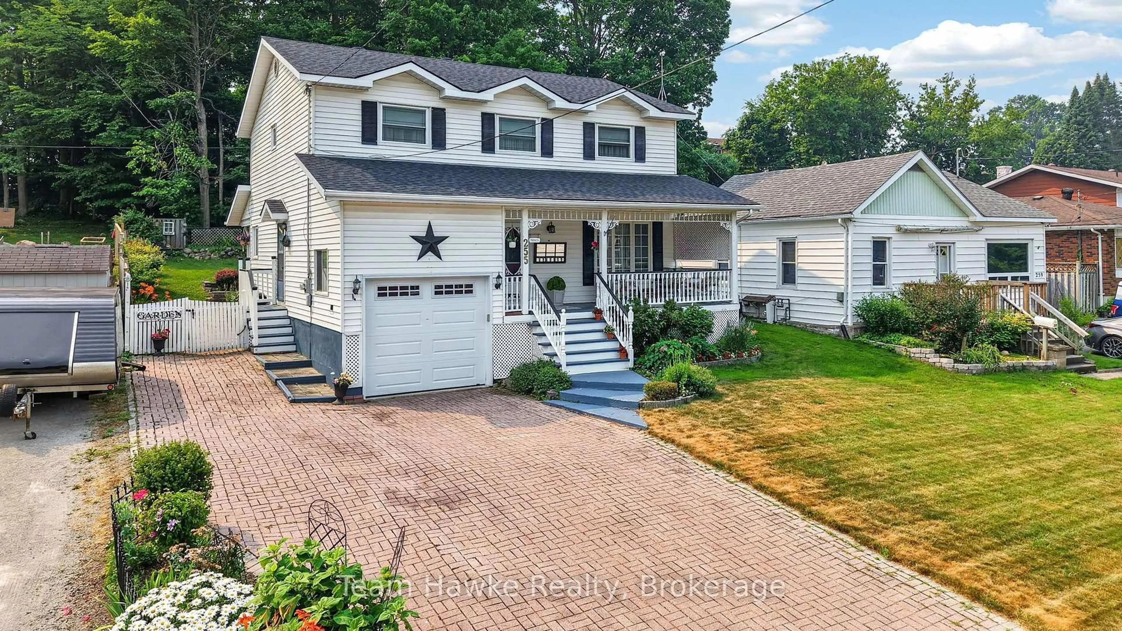 Home with vinyl exterior material, street for 255 Hanly St, Midland Ontario L4R 2N8