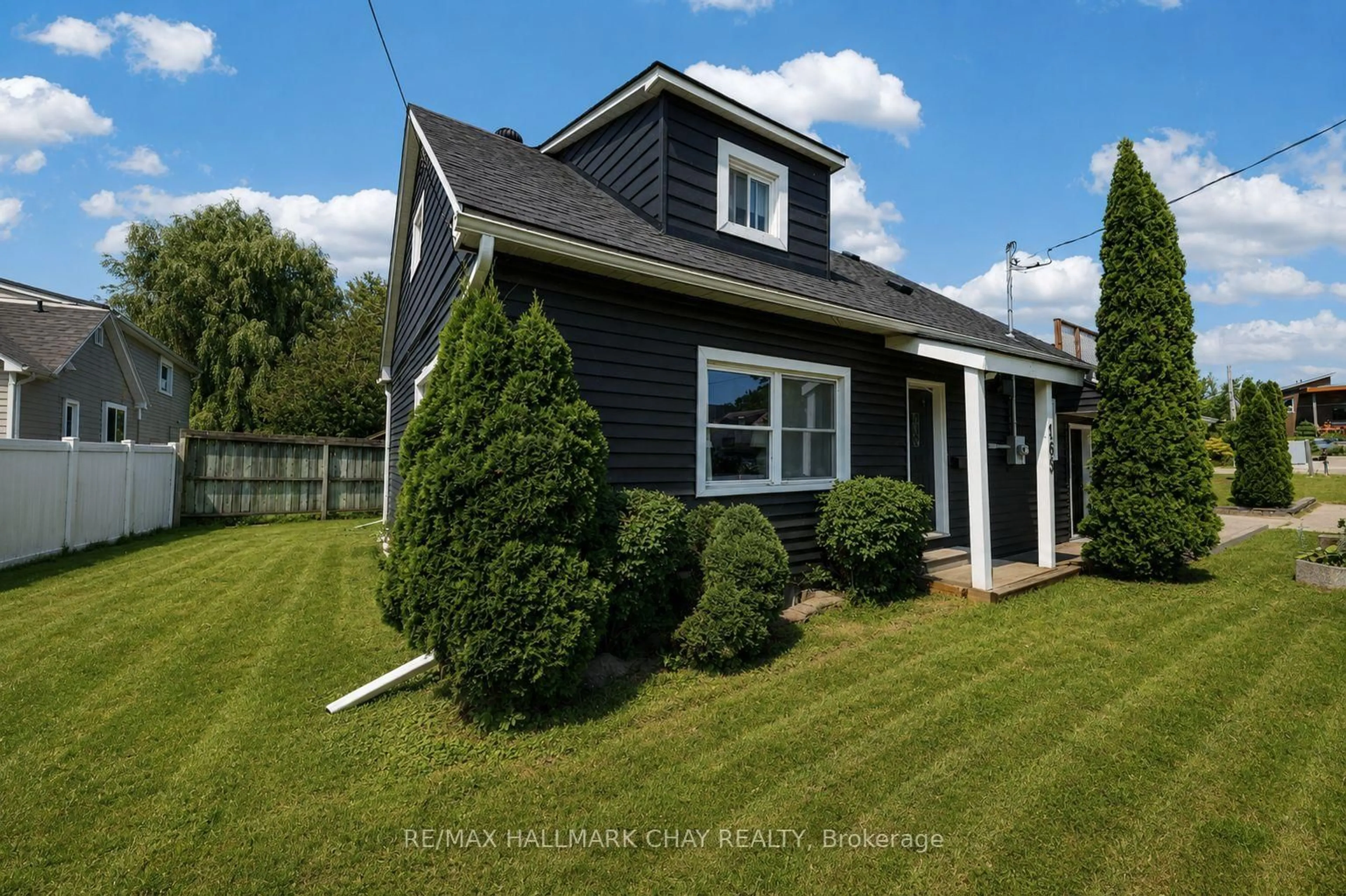 Home with vinyl exterior material, street for 165 Cedar Island Rd, Orillia Ontario L3V 1S9