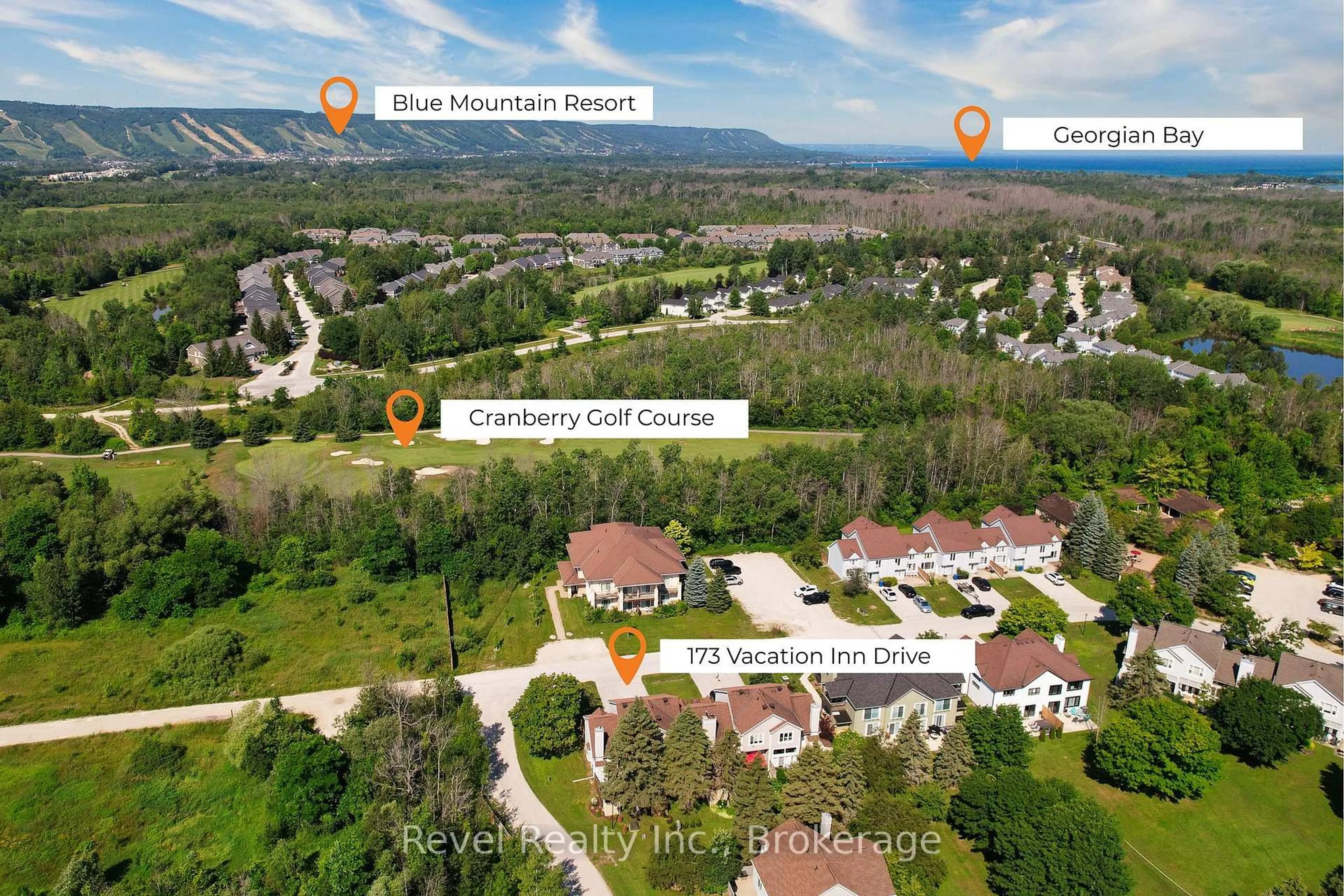 A pic from outside/outdoor area/front of a property/back of a property/a pic from drone, mountain view for 173 Vacation Inn Dr, Collingwood Ontario L9Y 5G4