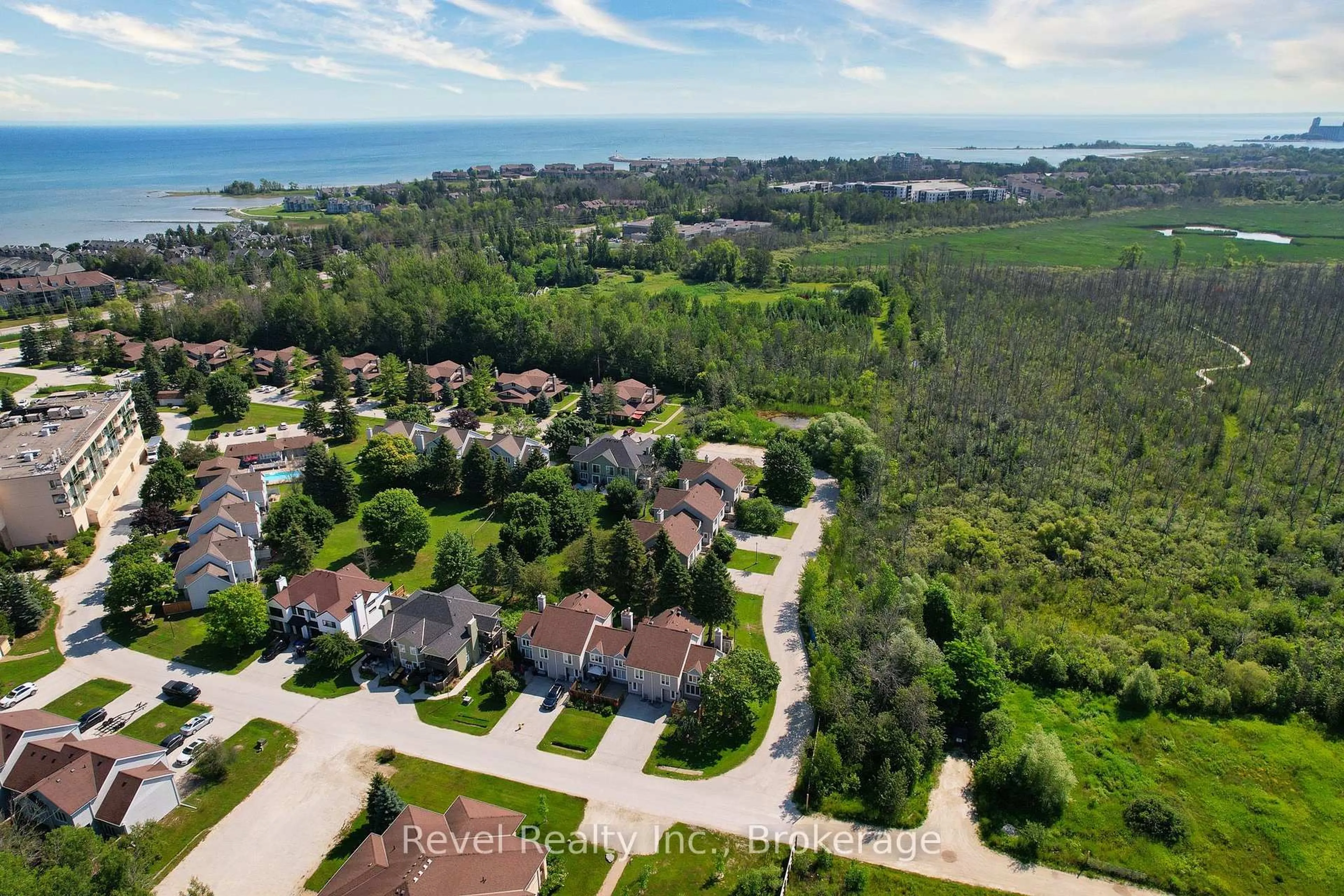 A pic from outside/outdoor area/front of a property/back of a property/a pic from drone, water/lake/river/ocean view for 173 Vacation Inn Dr, Collingwood Ontario L9Y 5G4