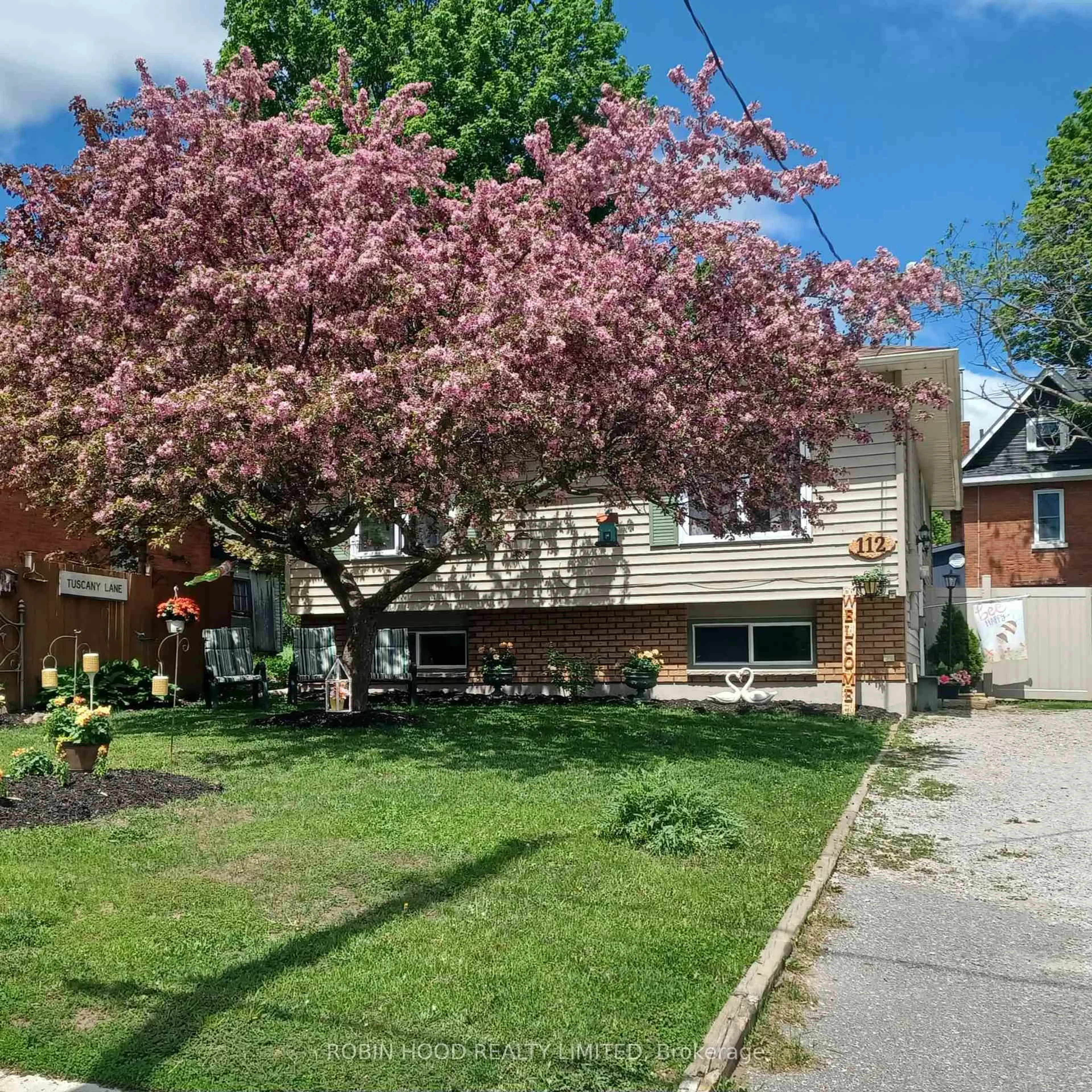 Unknown for 112 Borland St, Orillia Ontario L3V 2B7