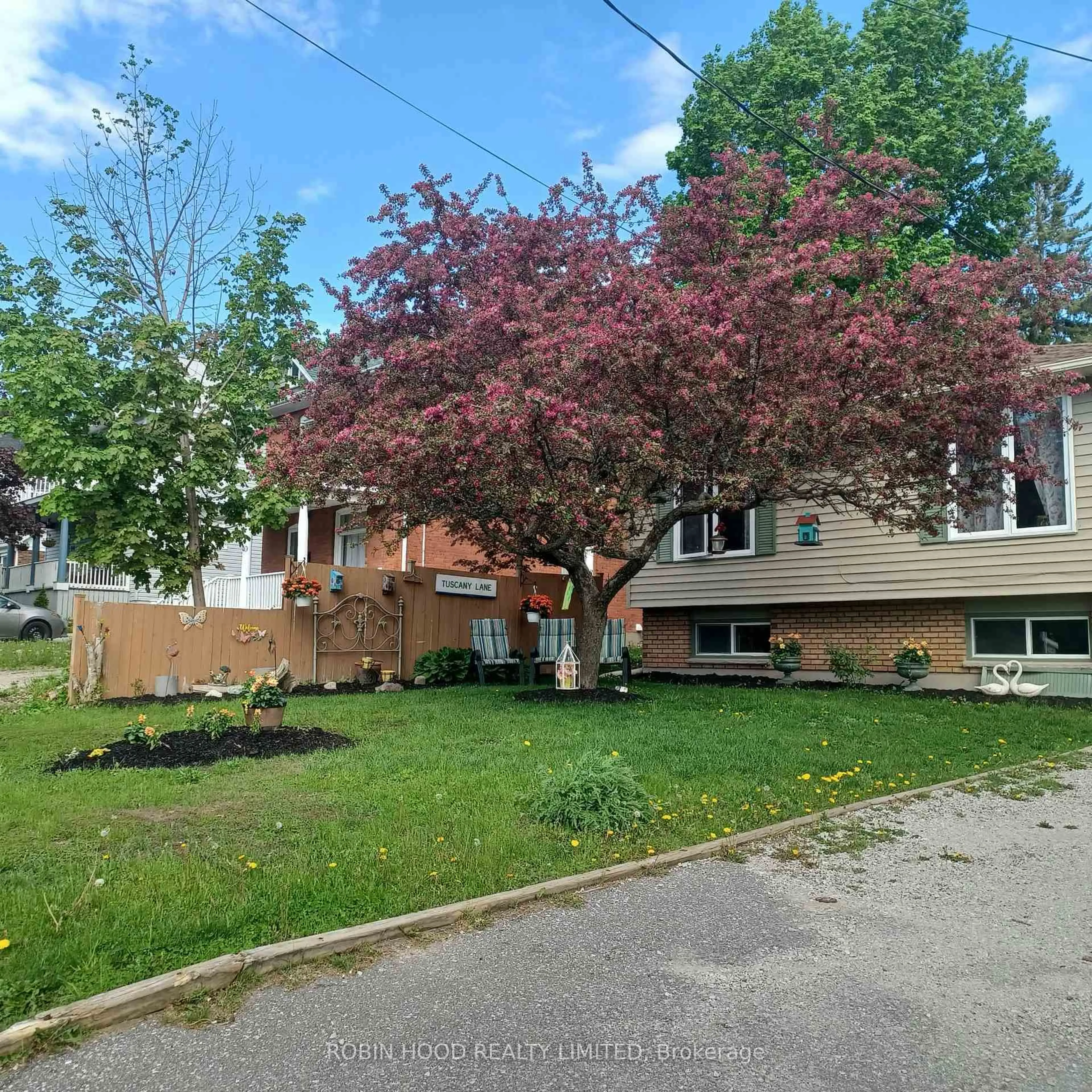 A pic from outside/outdoor area/front of a property/back of a property/a pic from drone, street for 112 Borland St, Orillia Ontario L3V 2B7