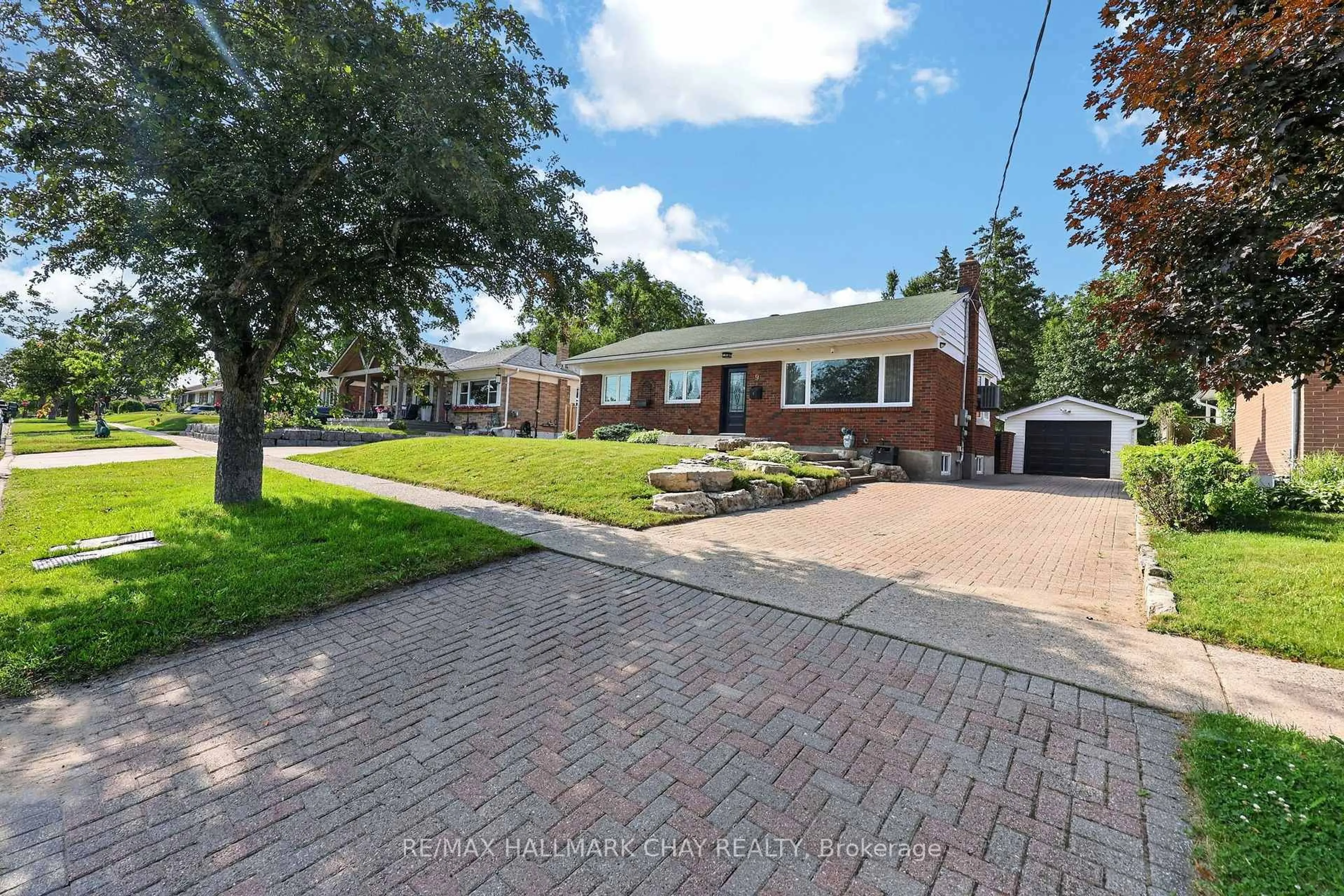 Home with brick exterior material, street for 9 Melrose Ave, Barrie Ontario L4M 2A5
