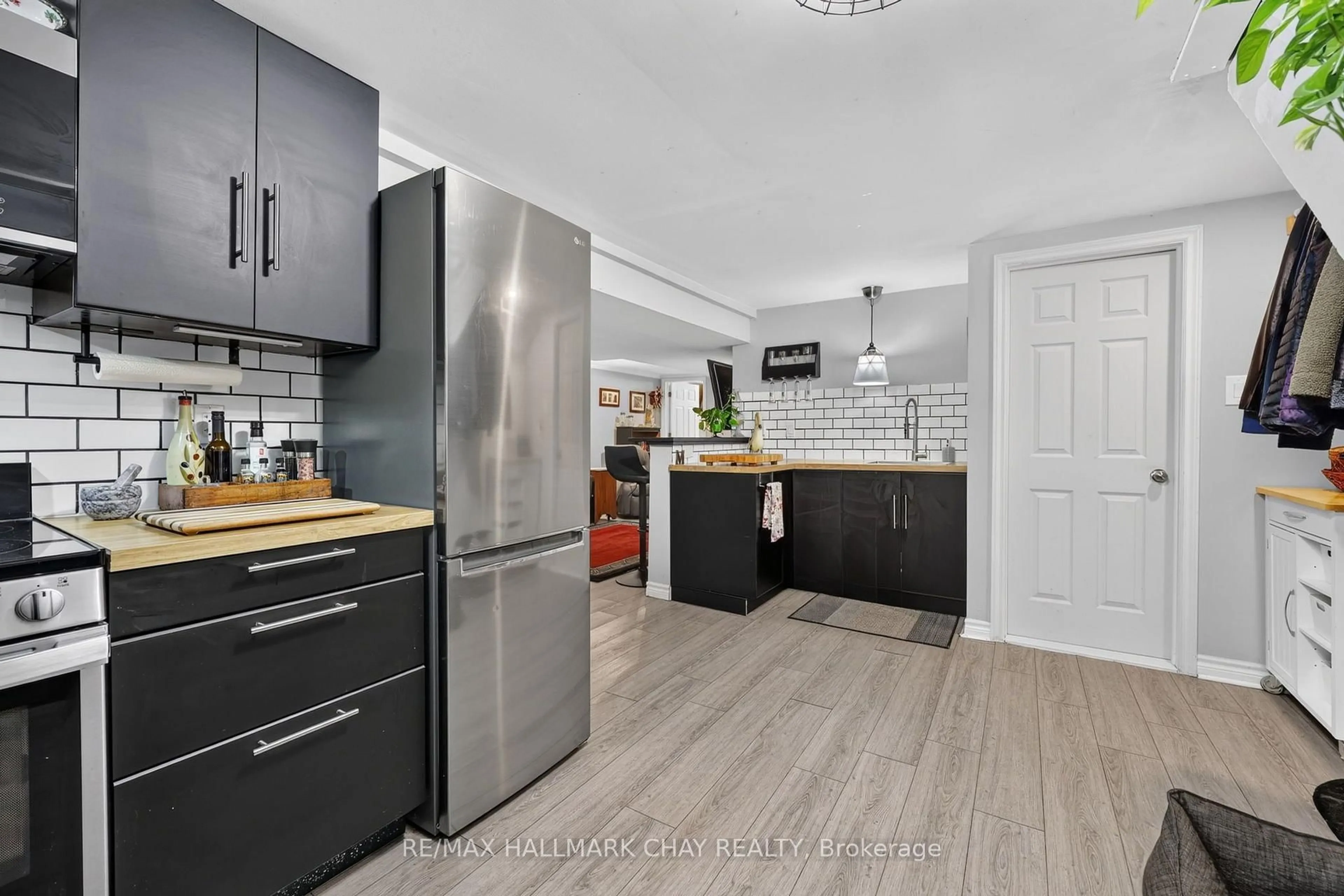 Open concept kitchen, unknown for 9 Melrose Ave, Barrie Ontario L4M 2A5