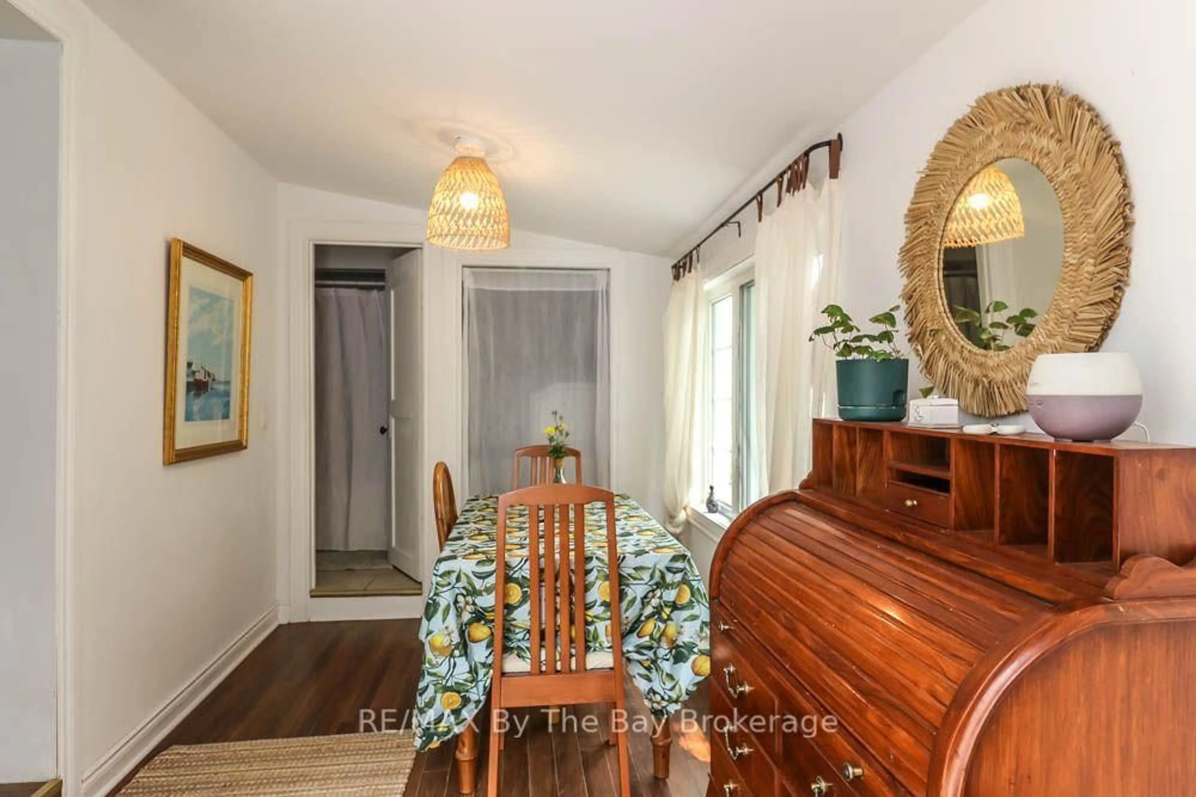 Dining room, wood/laminate floor for 217 Dunkerron Ave, Wasaga Beach Ontario L9Z 2G7