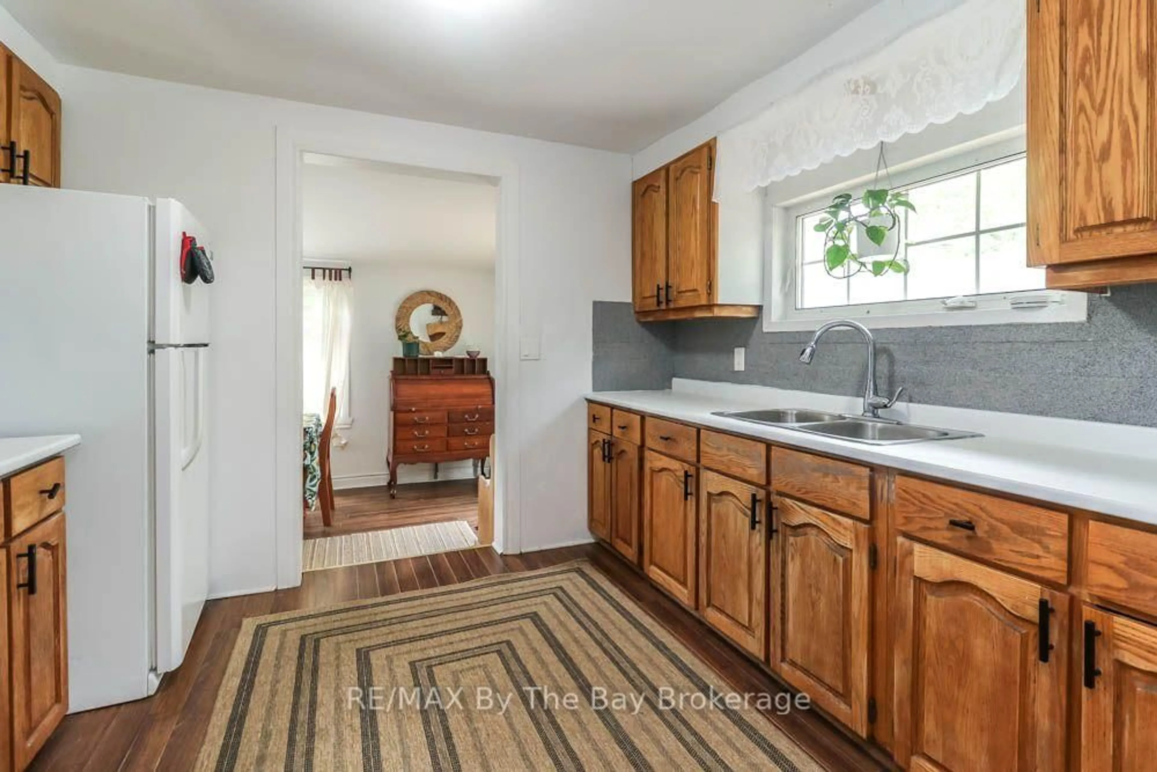 Standard kitchen, unknown for 217 Dunkerron Ave, Wasaga Beach Ontario L9Z 2G7