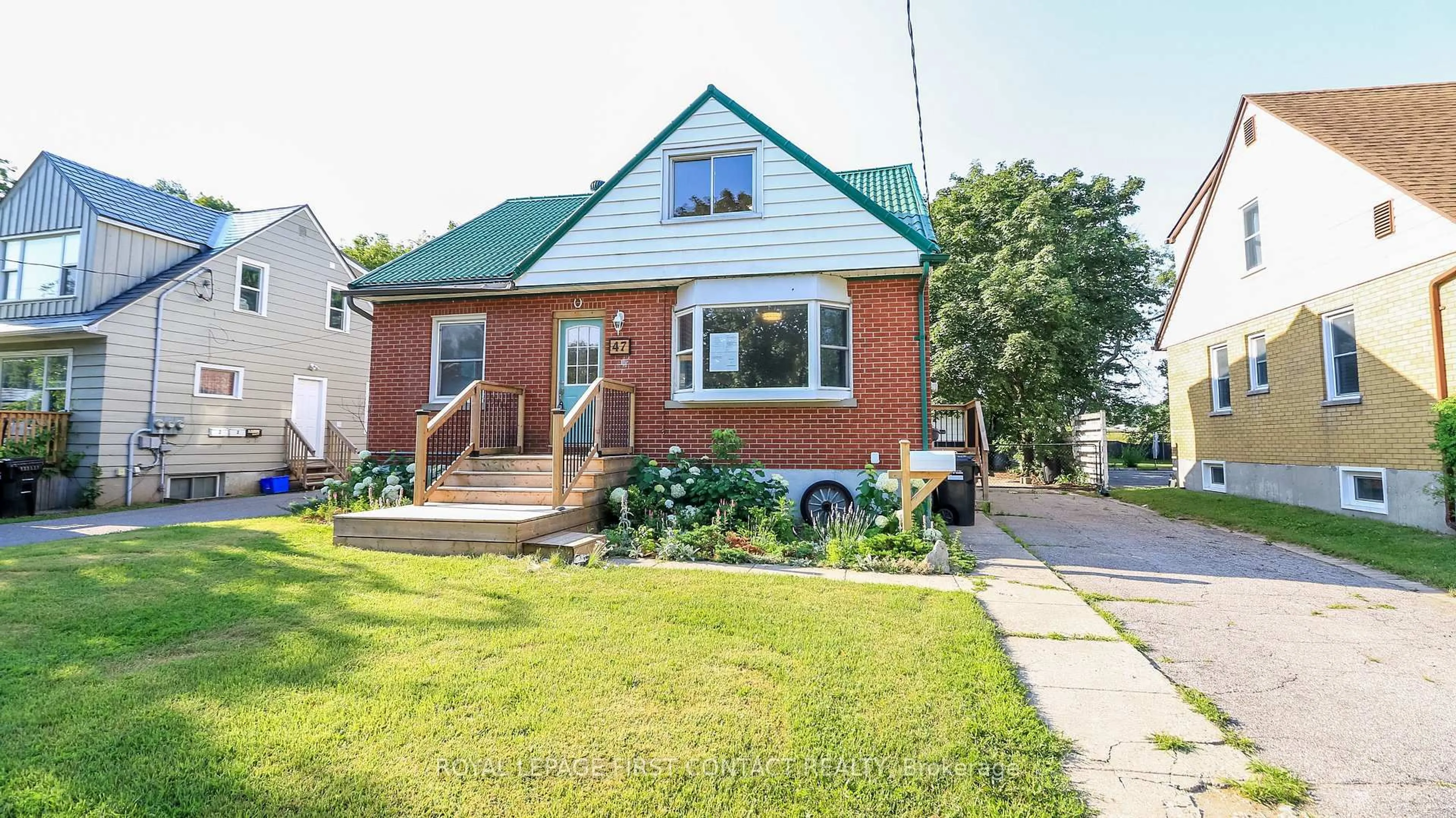 Home with brick exterior material, street for 47 Campbell Ave, Barrie Ontario L4N 2T2