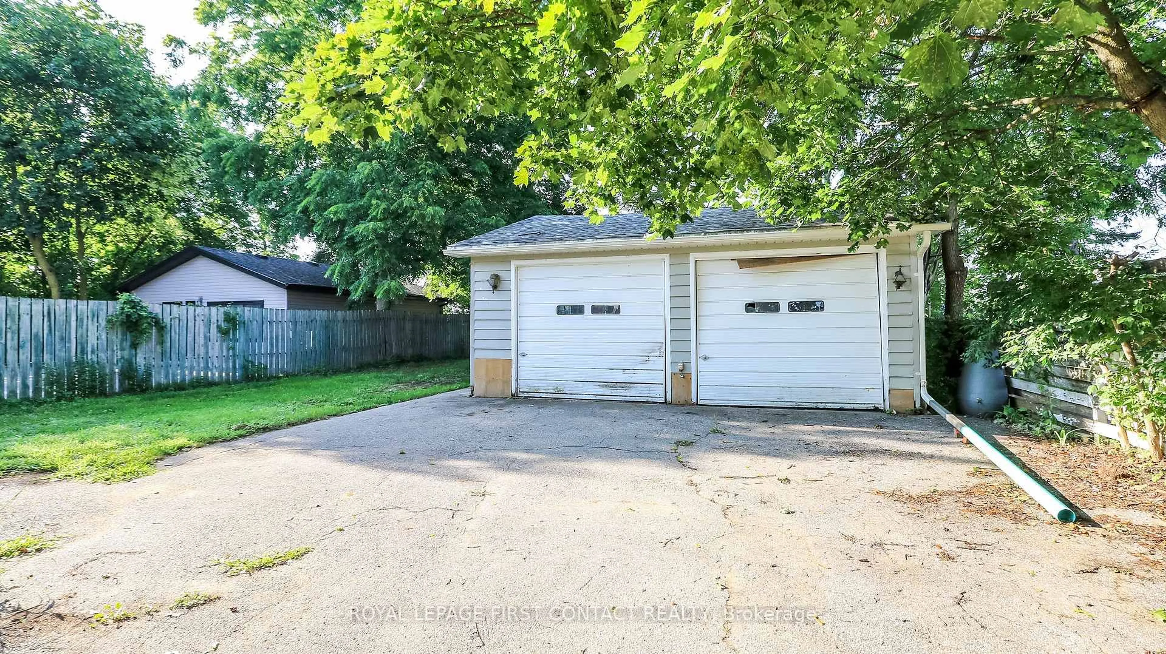 Indoor garage for 47 Campbell Ave, Barrie Ontario L4N 2T2
