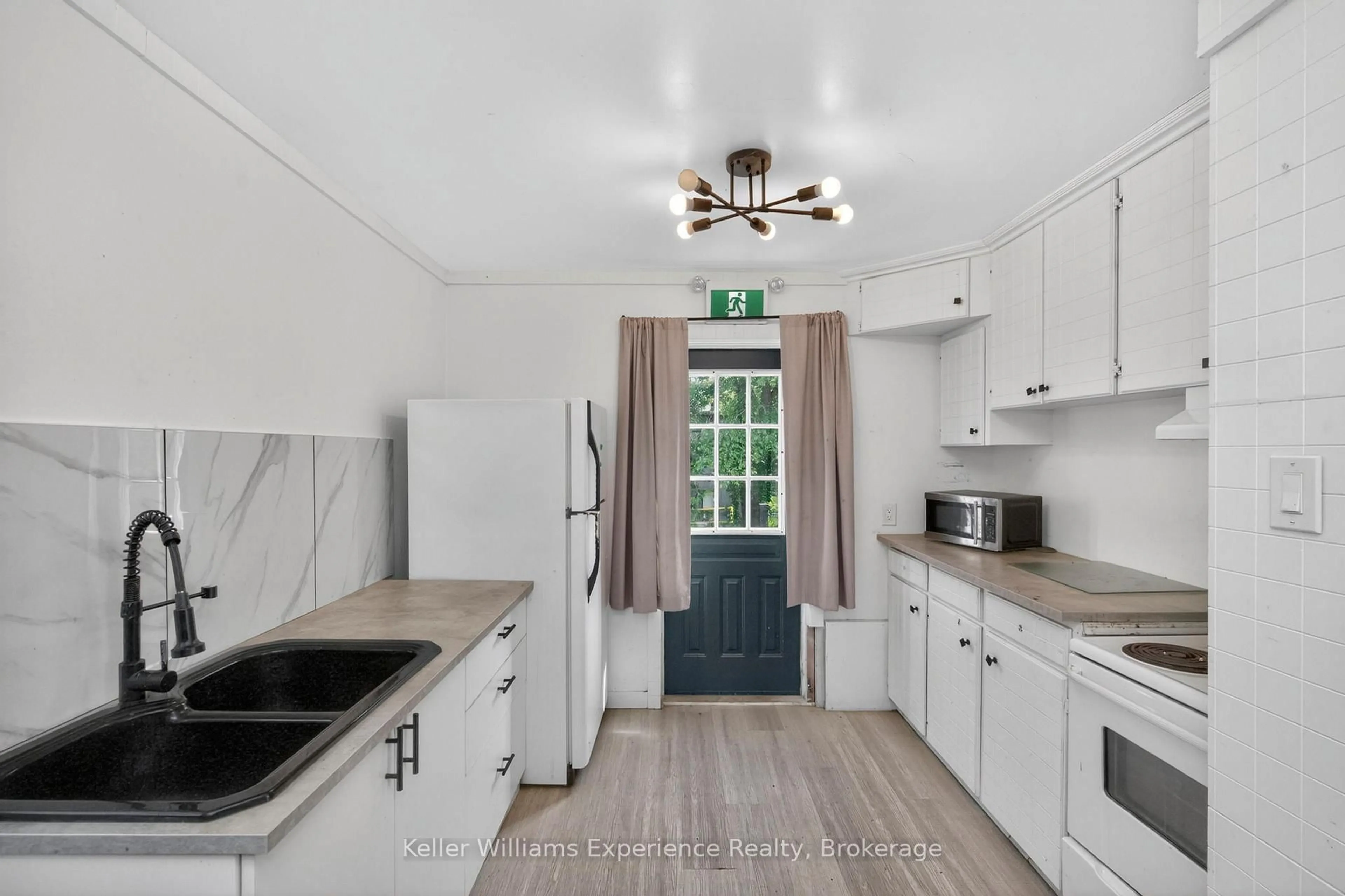 Open concept kitchen, ceramic/tile floor for 9782 Beachwood Dr, Collingwood Ontario L9Y 5P8