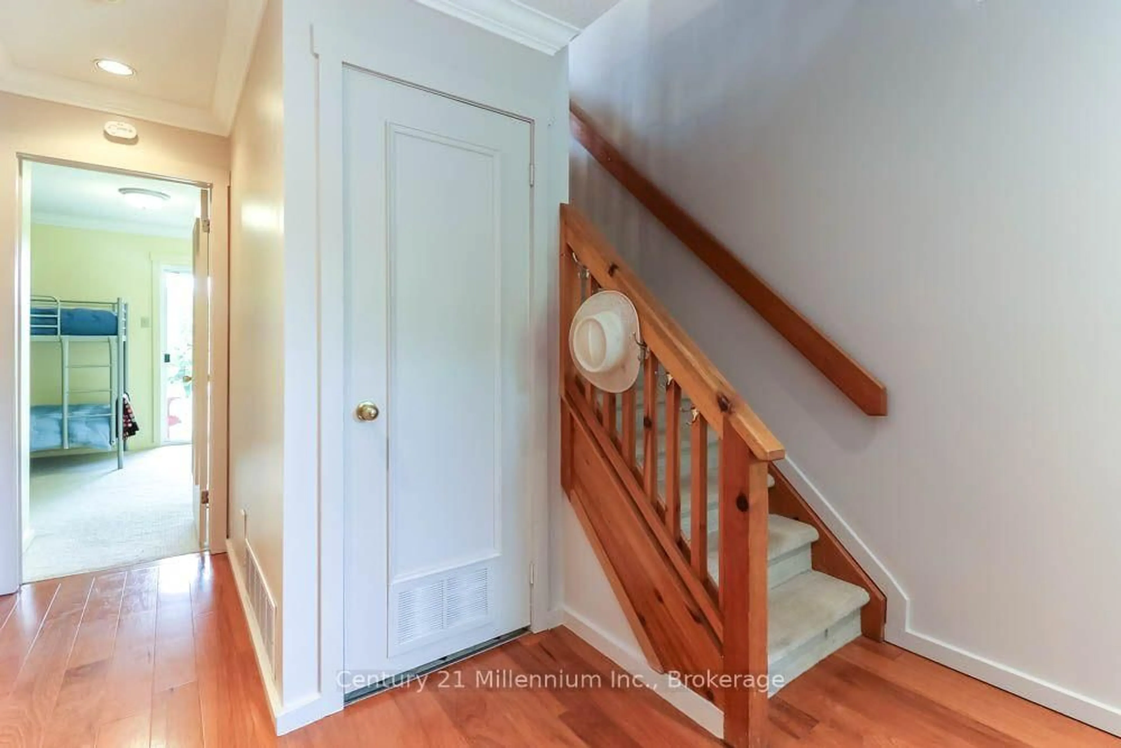 Indoor entryway for 127 Fairway Cres #21, Collingwood Ontario L9Y 5B4