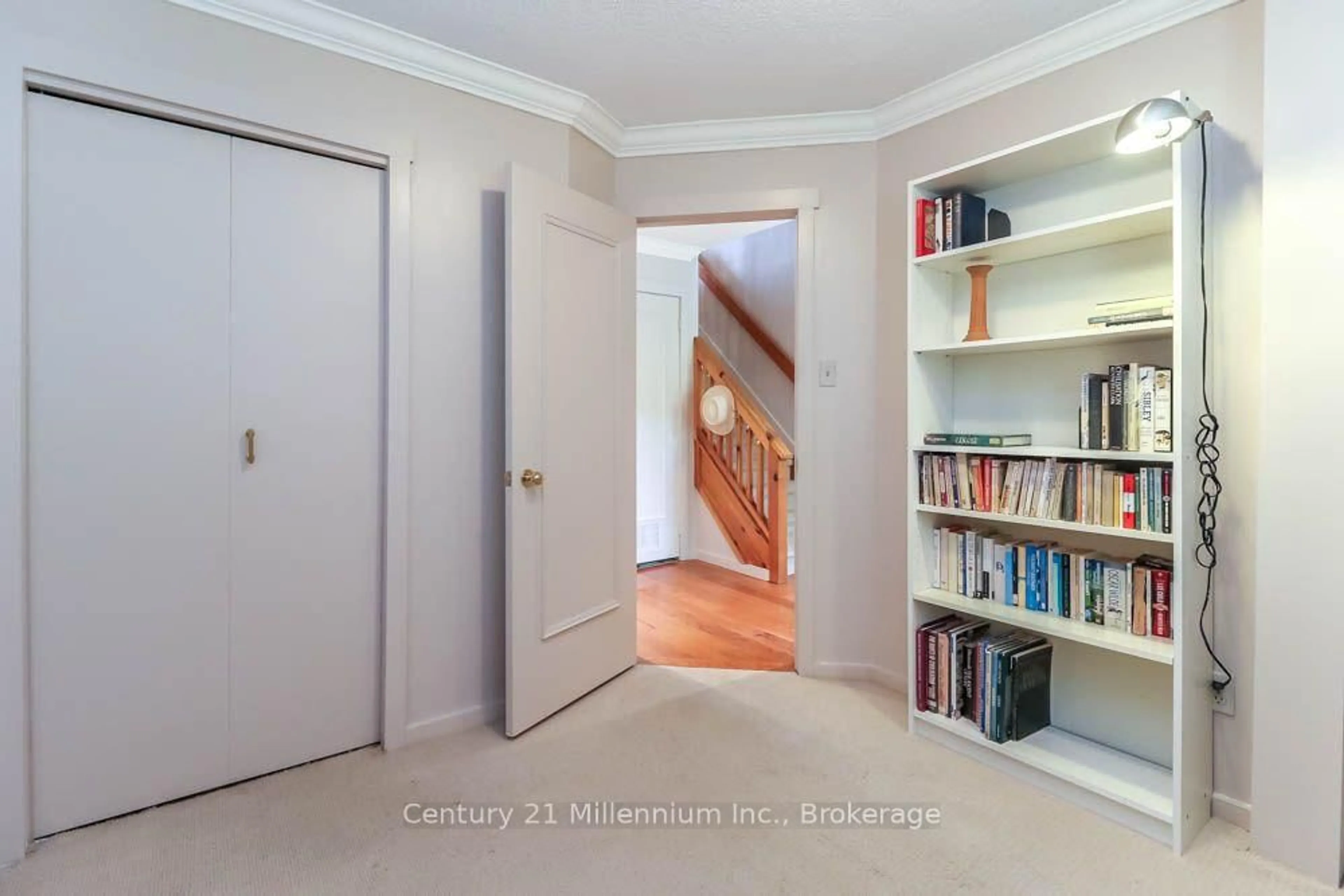 Indoor entryway for 127 Fairway Cres #21, Collingwood Ontario L9Y 5B4