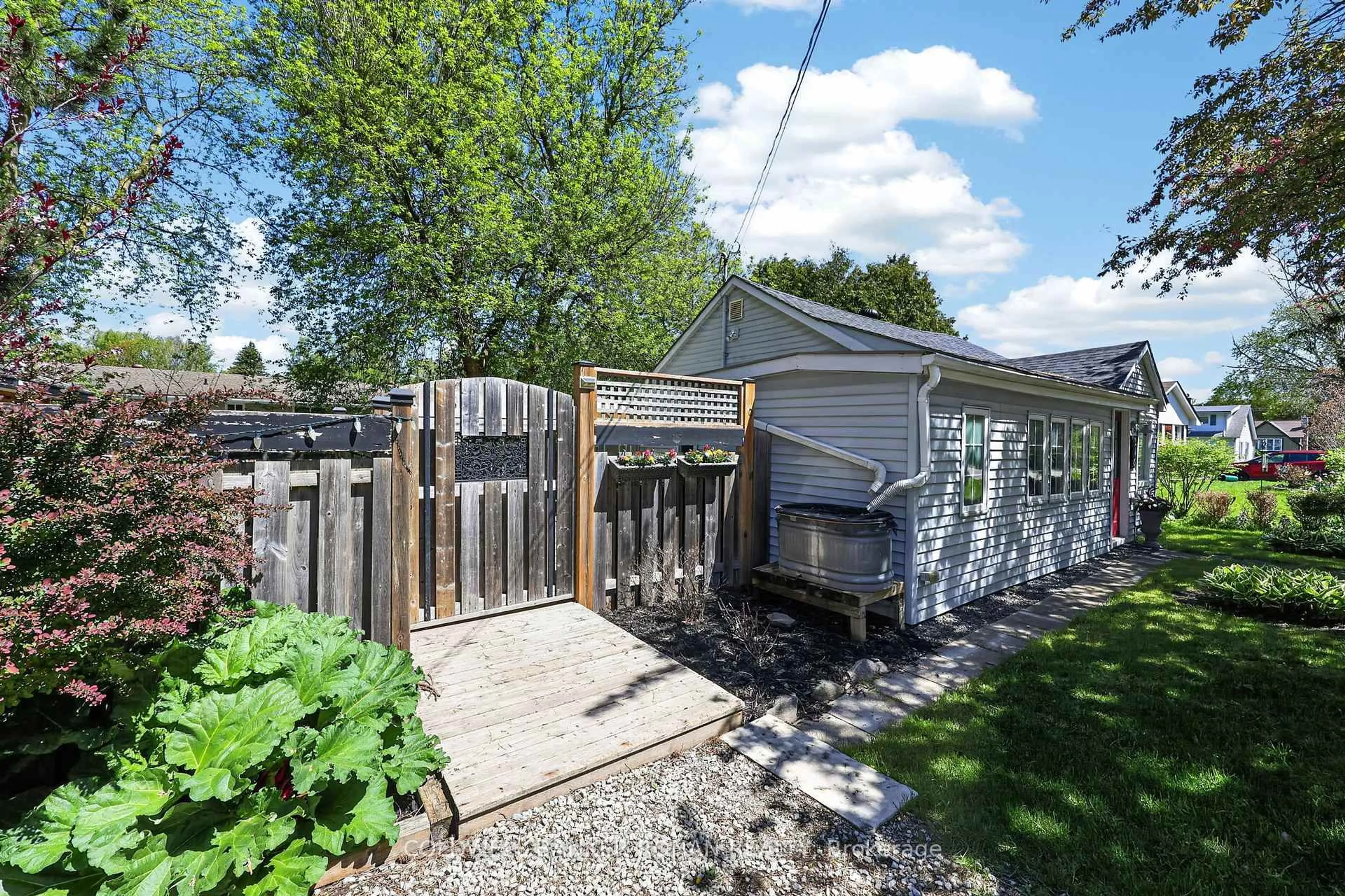 Unknown for 246 Weir St, Clearview Ontario L0M 1S0