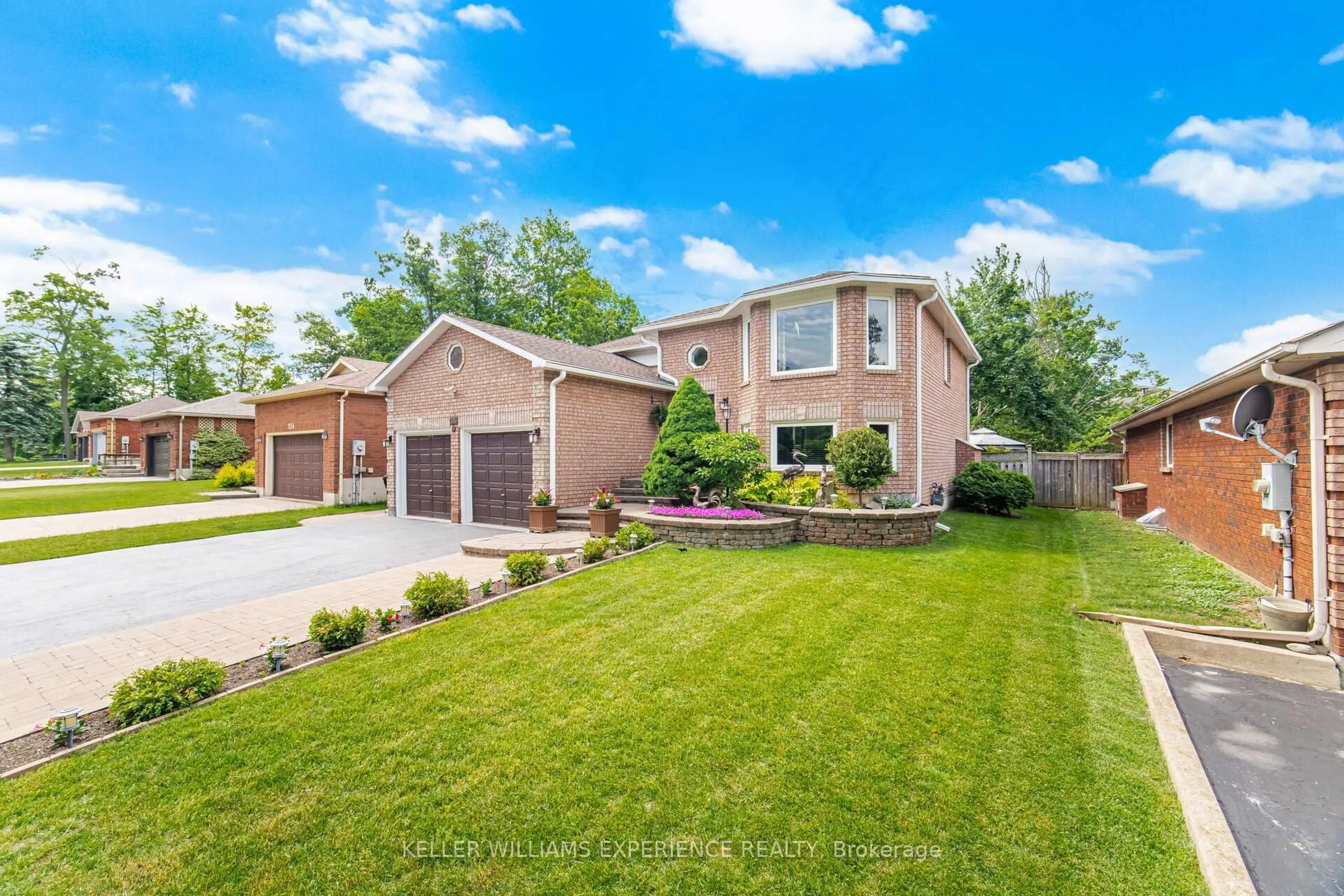 Home with brick exterior material, street for 526 Leacock Dr, Barrie Ontario L4N 7A5