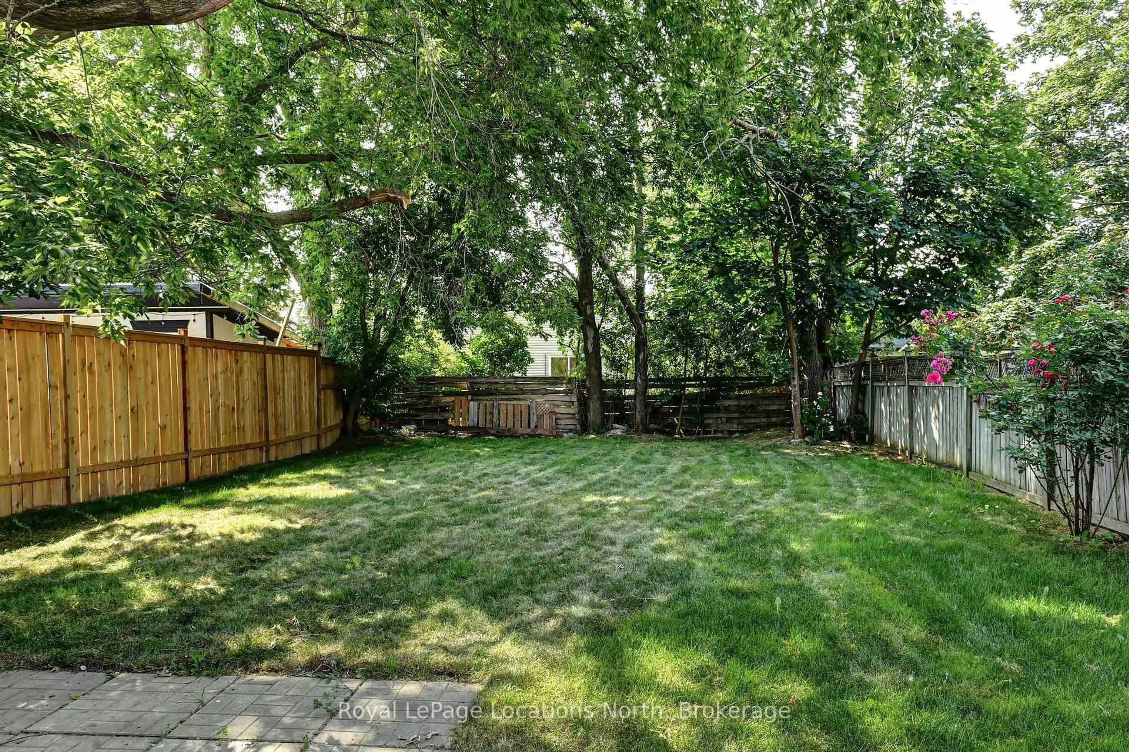 Patio, street for 71 Gibbard Cres, Collingwood Ontario L9Y 2B9