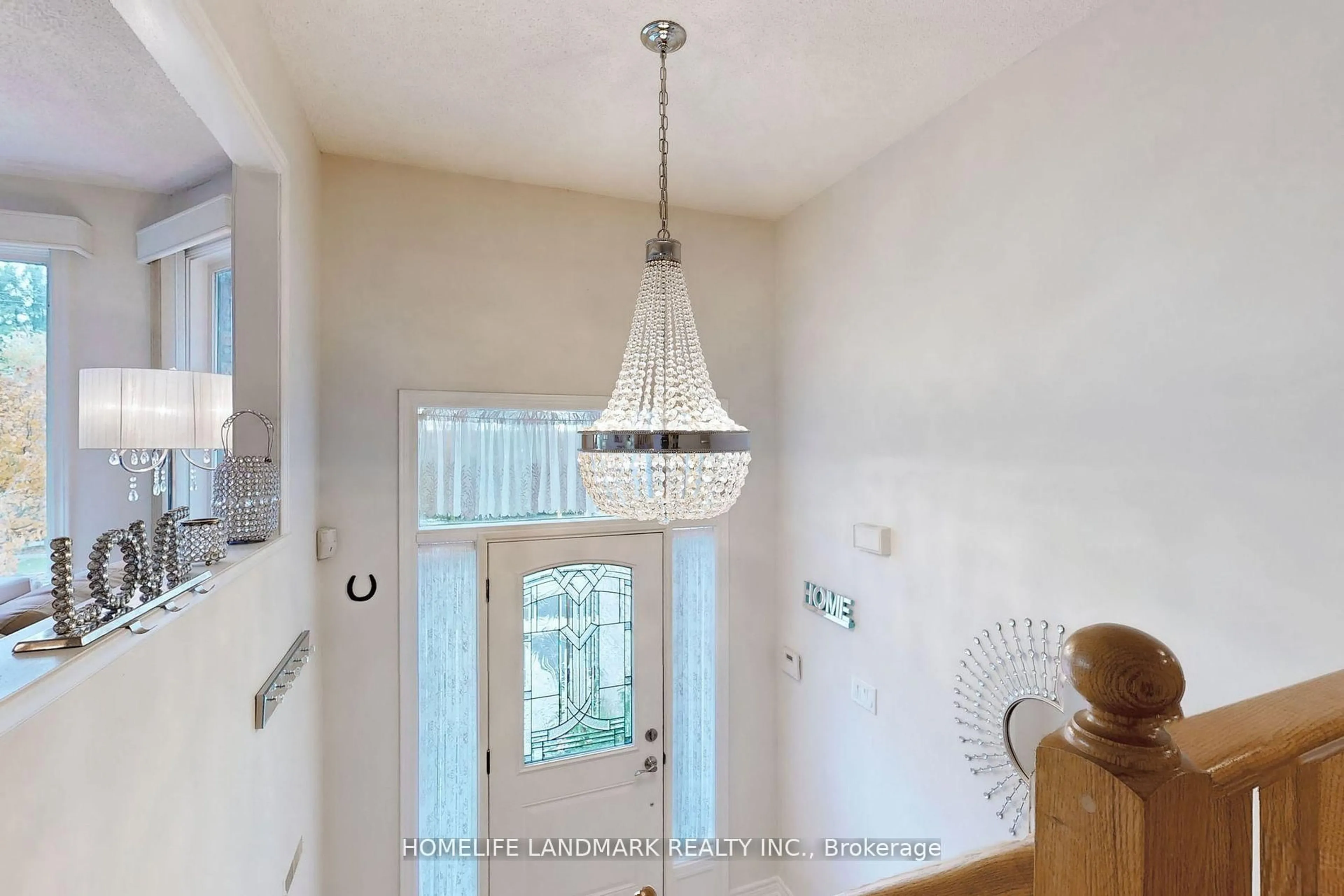Indoor entryway for 274 Edgehill Dr, Barrie Ontario L4N 7W9
